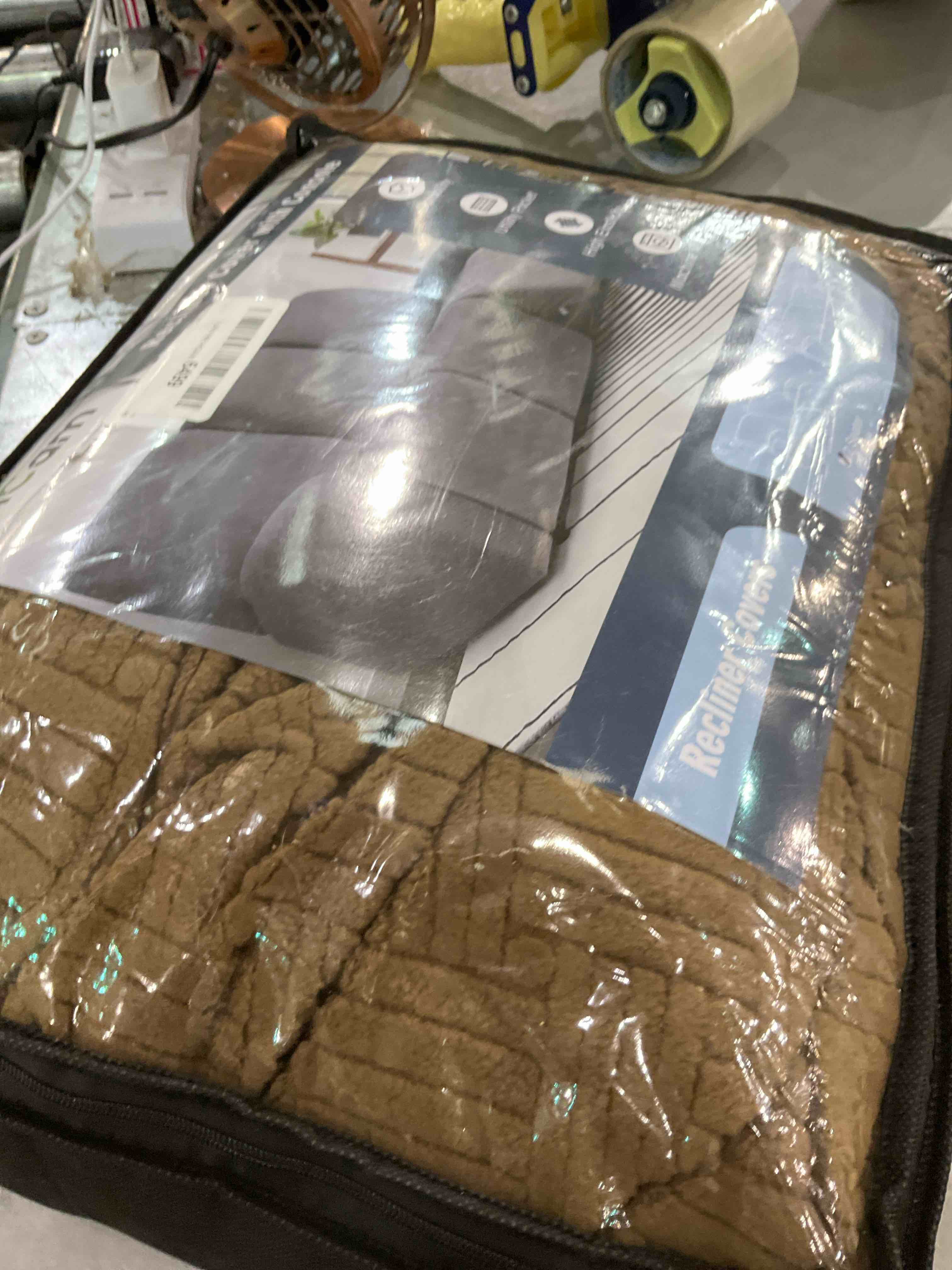 https://s3.amazonaws.com/lotting-images-prod/BargainHunt/EXS01131422_1706716671243.jpeg
