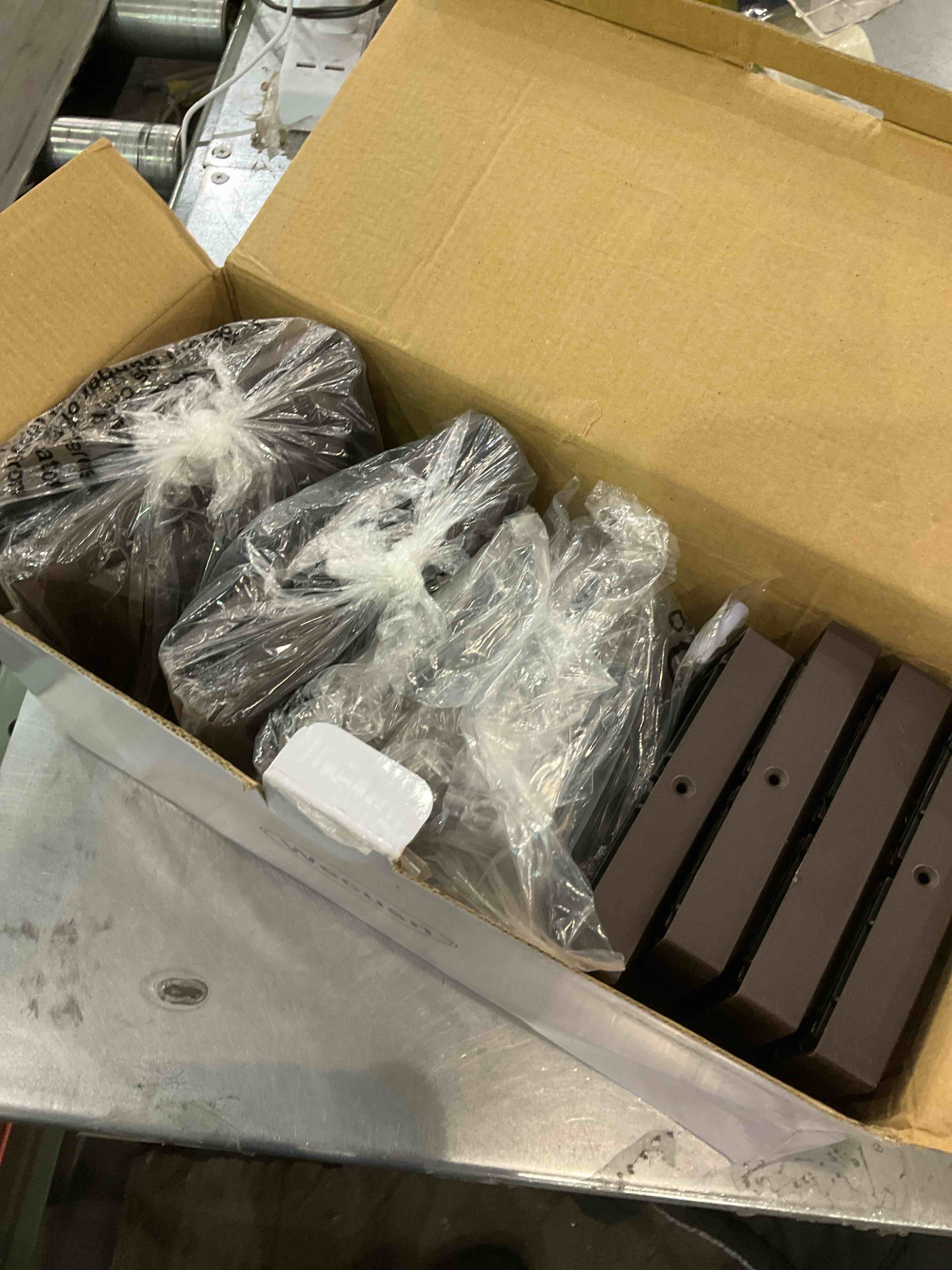 https://s3.amazonaws.com/lotting-images-prod/BargainHunt/EXS01131423_1706716826190.jpeg