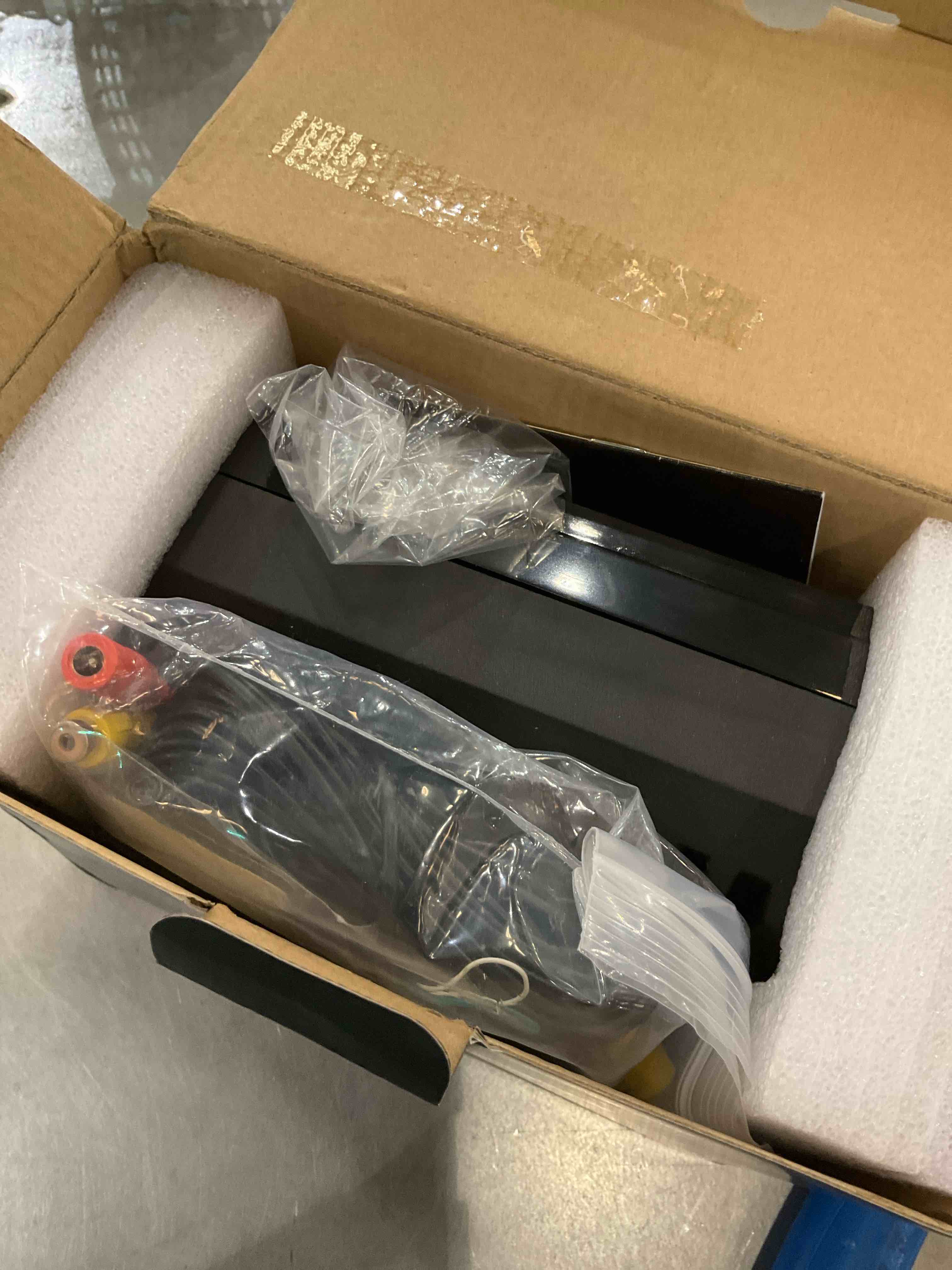 https://s3.amazonaws.com/lotting-images-prod/BargainHunt/EXS01131424_1706716960981.jpeg