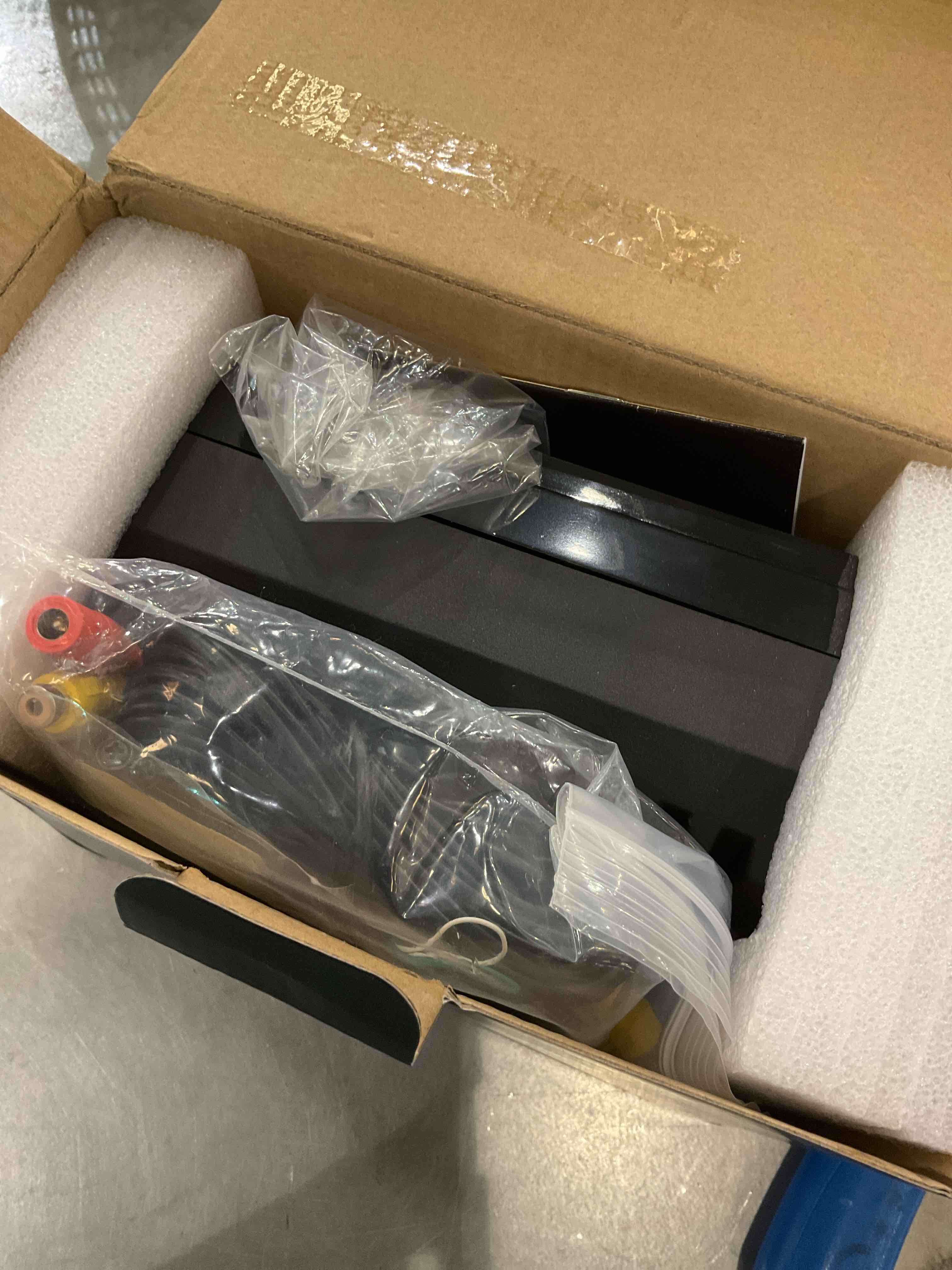 https://s3.amazonaws.com/lotting-images-prod/BargainHunt/EXS01131424_1706716962799.jpeg