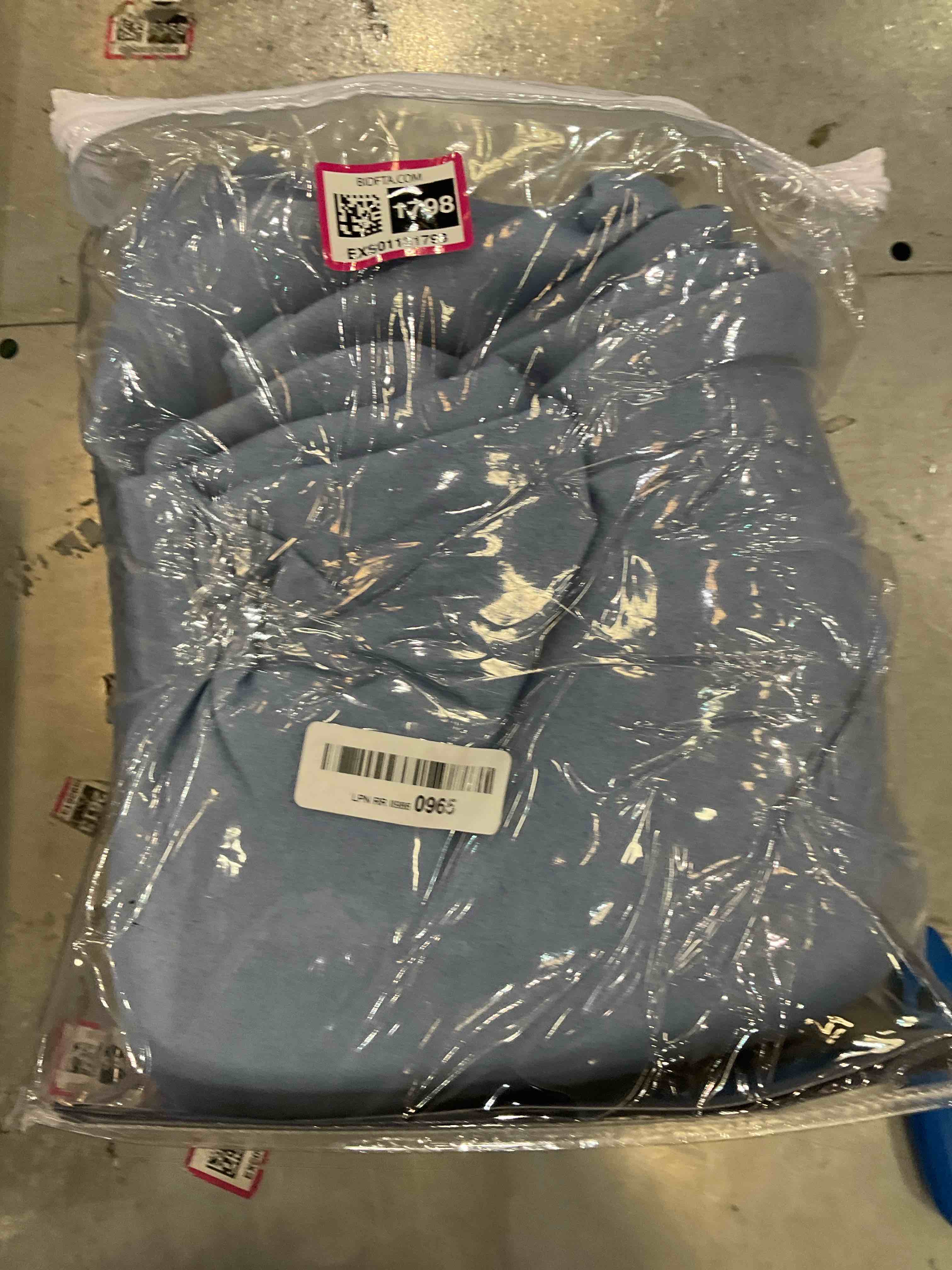 https://s3.amazonaws.com/lotting-images-prod/BargainHunt/EXS01131798_1708964693237.jpeg