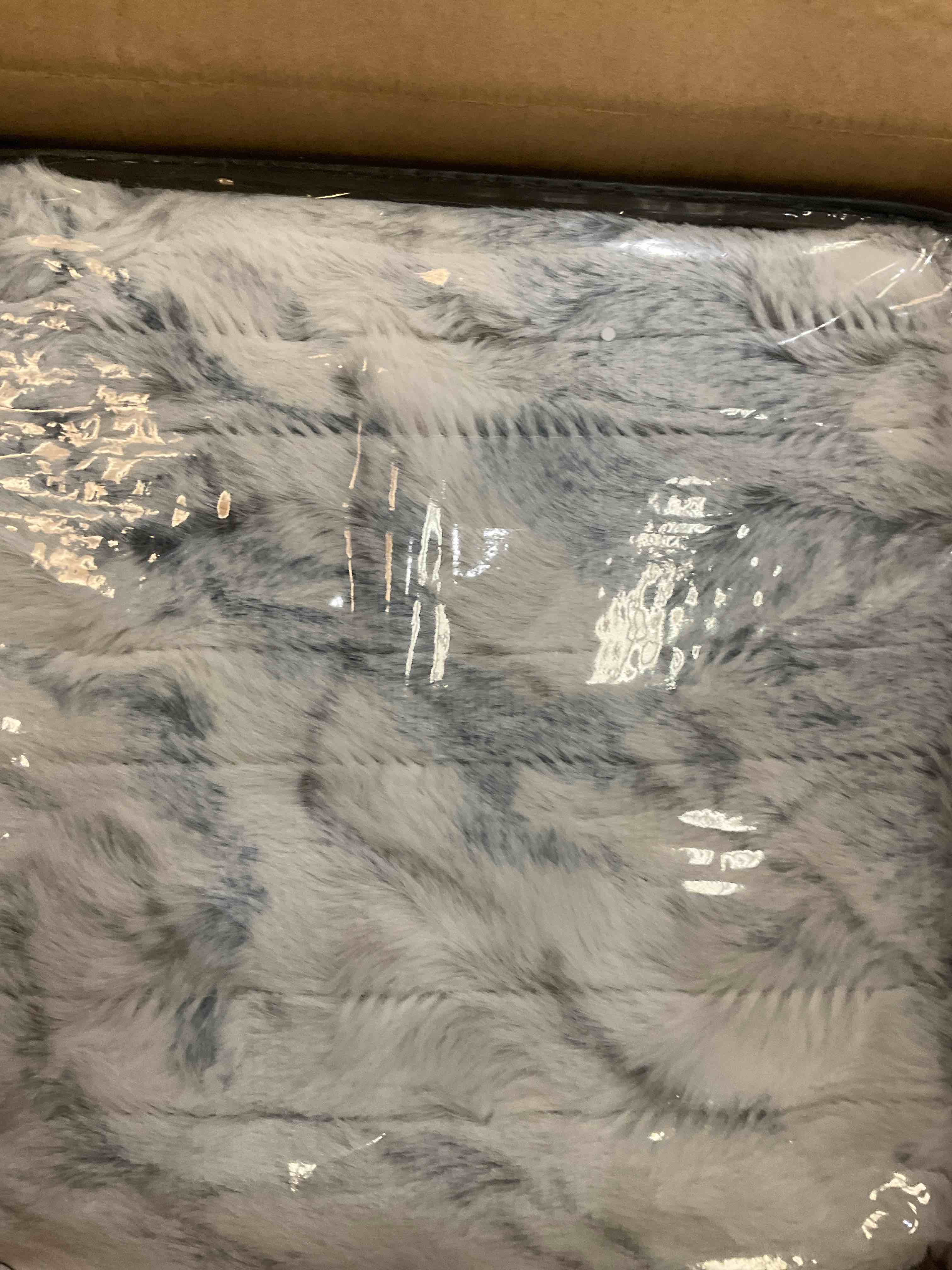 https://s3.amazonaws.com/lotting-images-prod/BargainHunt/EXS01131833_1708971743632.jpeg