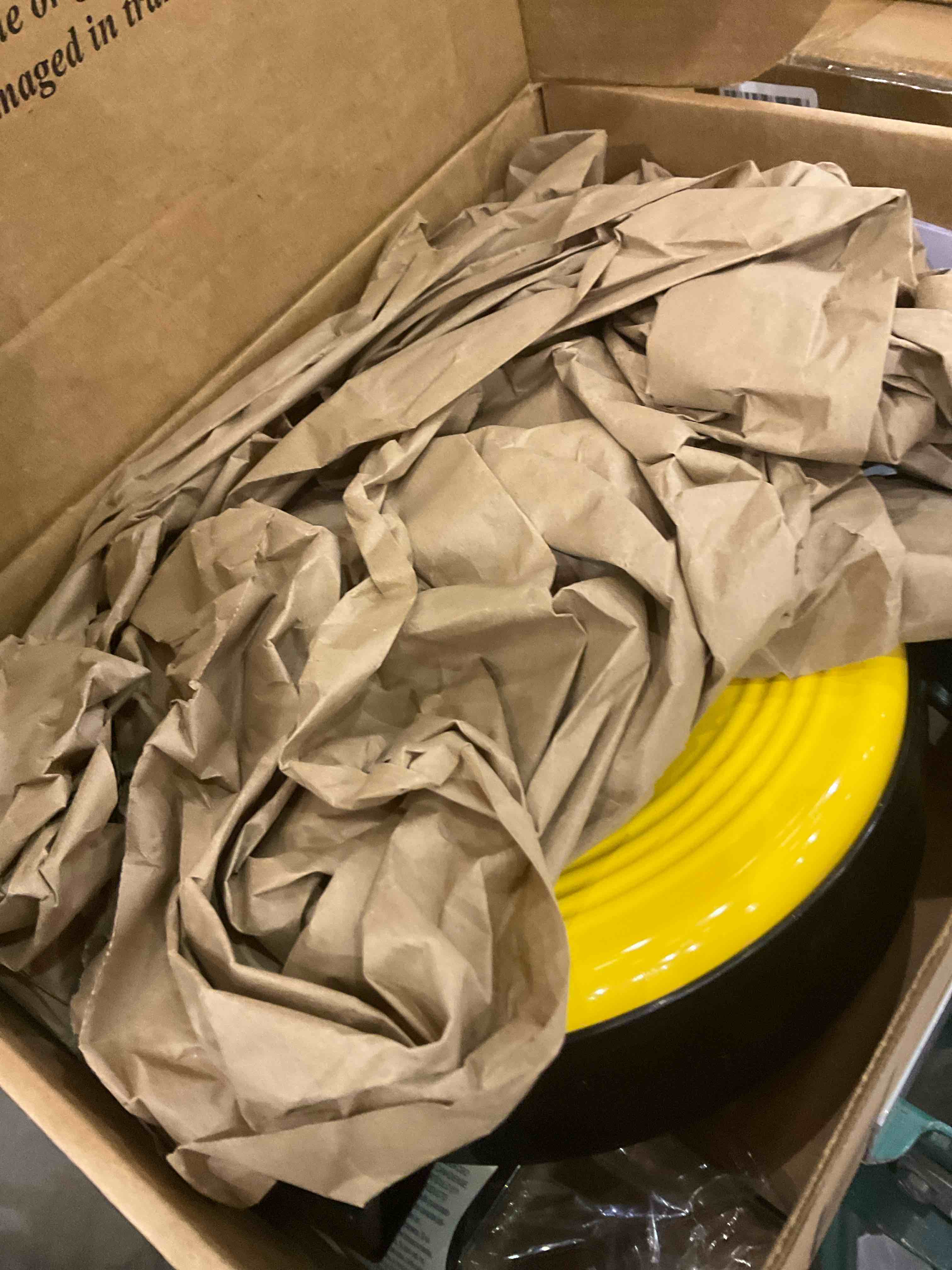 https://s3.amazonaws.com/lotting-images-prod/BargainHunt/EXS01133215_1715775320048.jpeg