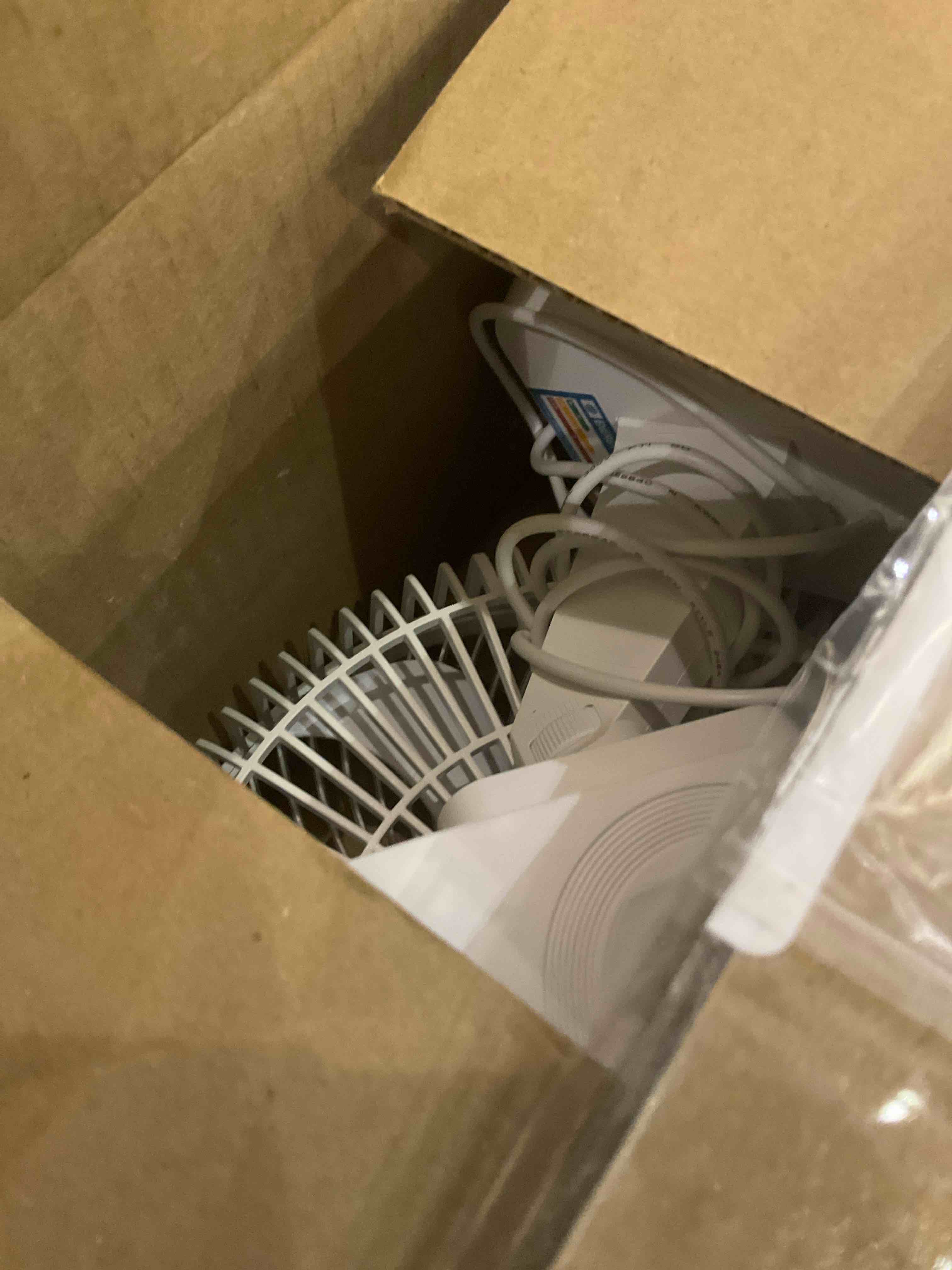 https://s3.amazonaws.com/lotting-images-prod/BargainHunt/EXS01133234_1715777575965.jpeg