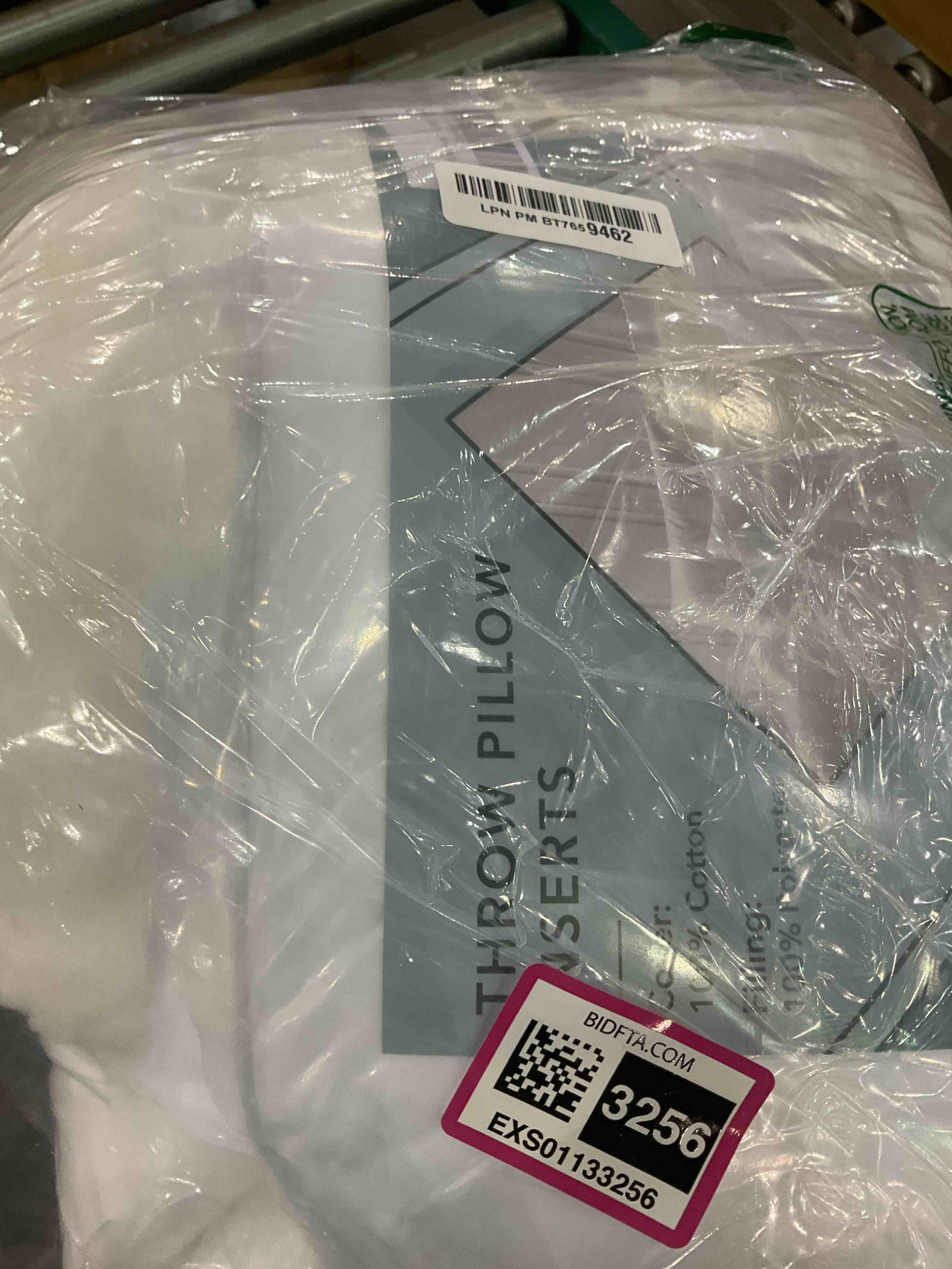 https://s3.amazonaws.com/lotting-images-prod/BargainHunt/EXS01133256_1715945018121.jpeg