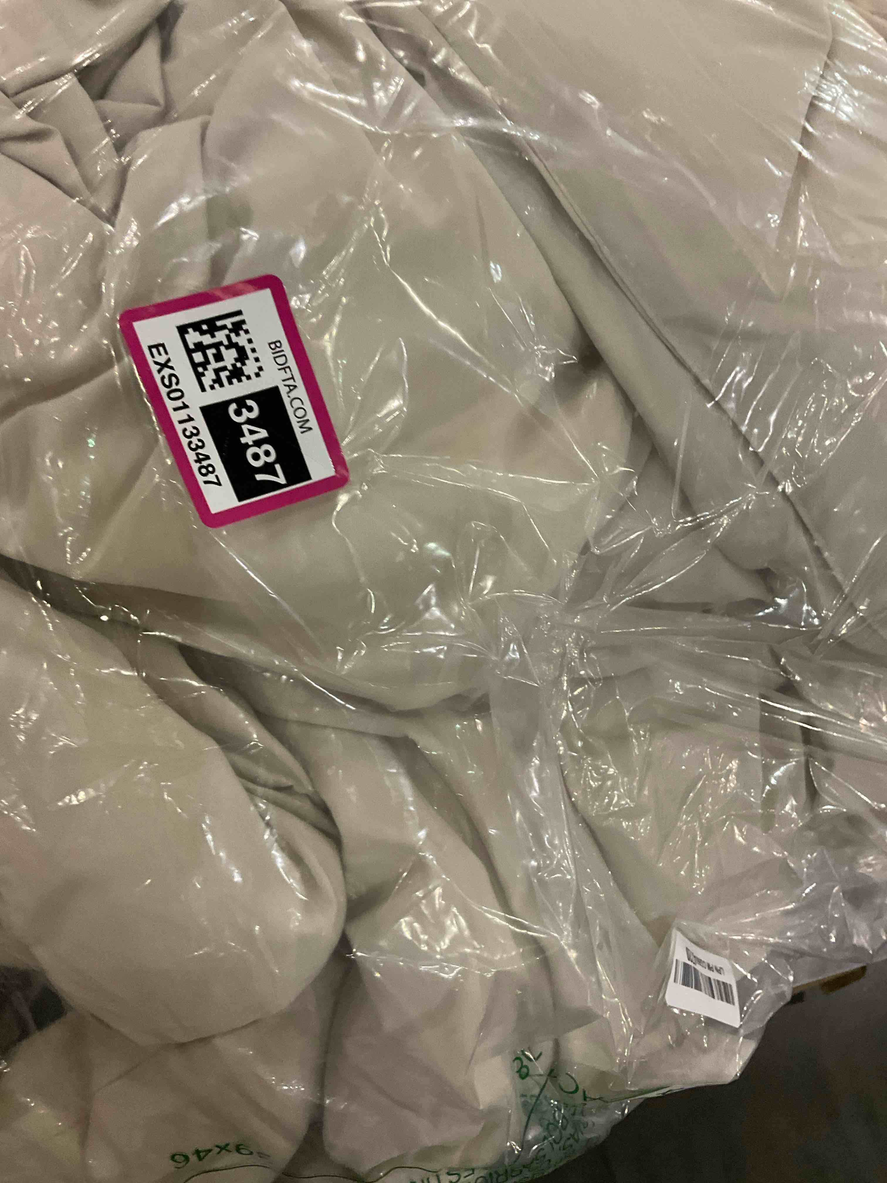 https://s3.amazonaws.com/lotting-images-prod/BargainHunt/EXS01133487_1717155329001.jpeg