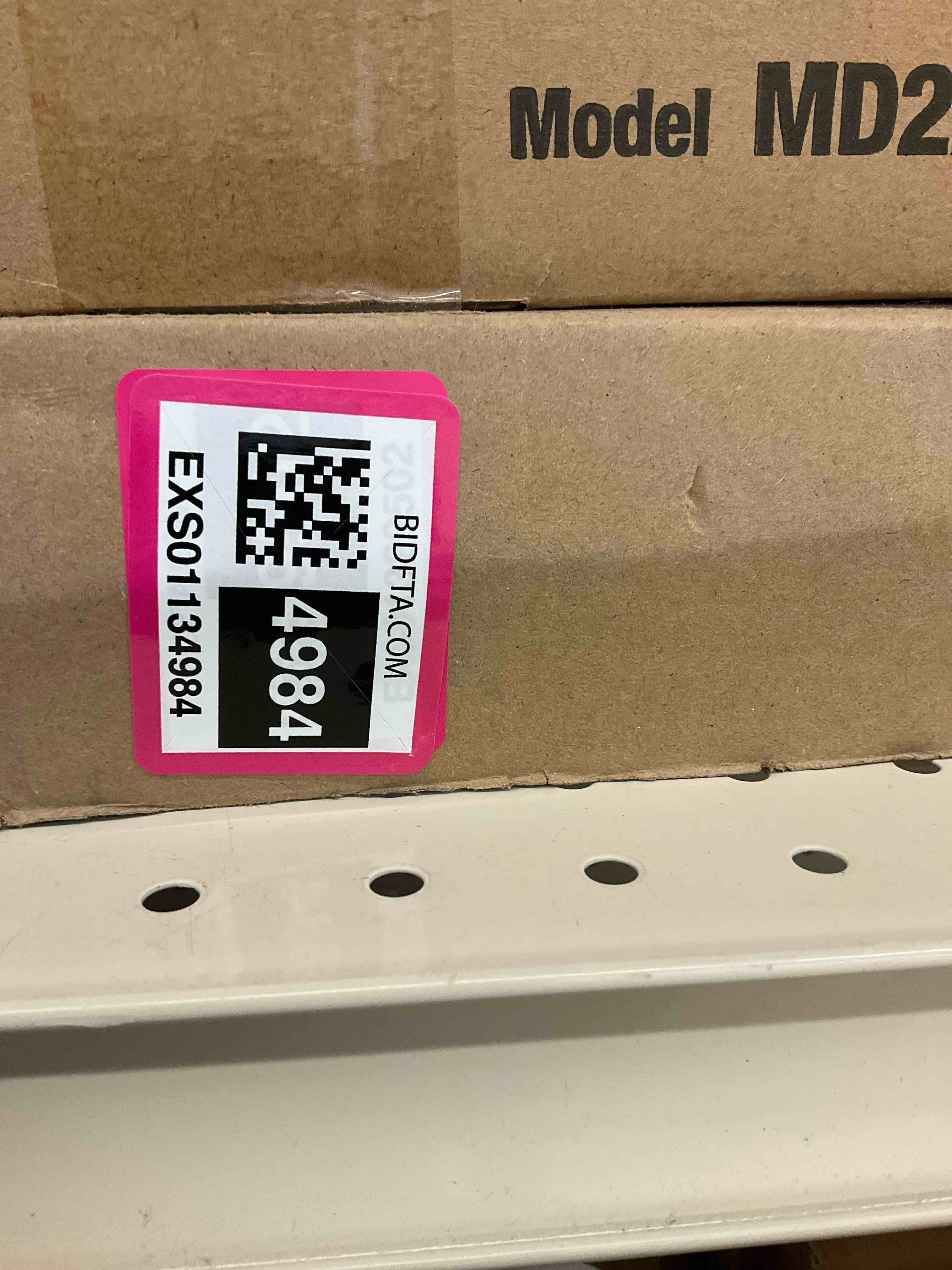 https://s3.amazonaws.com/lotting-images-prod/BargainHunt/EXS01134984_1716819113322.jpeg
