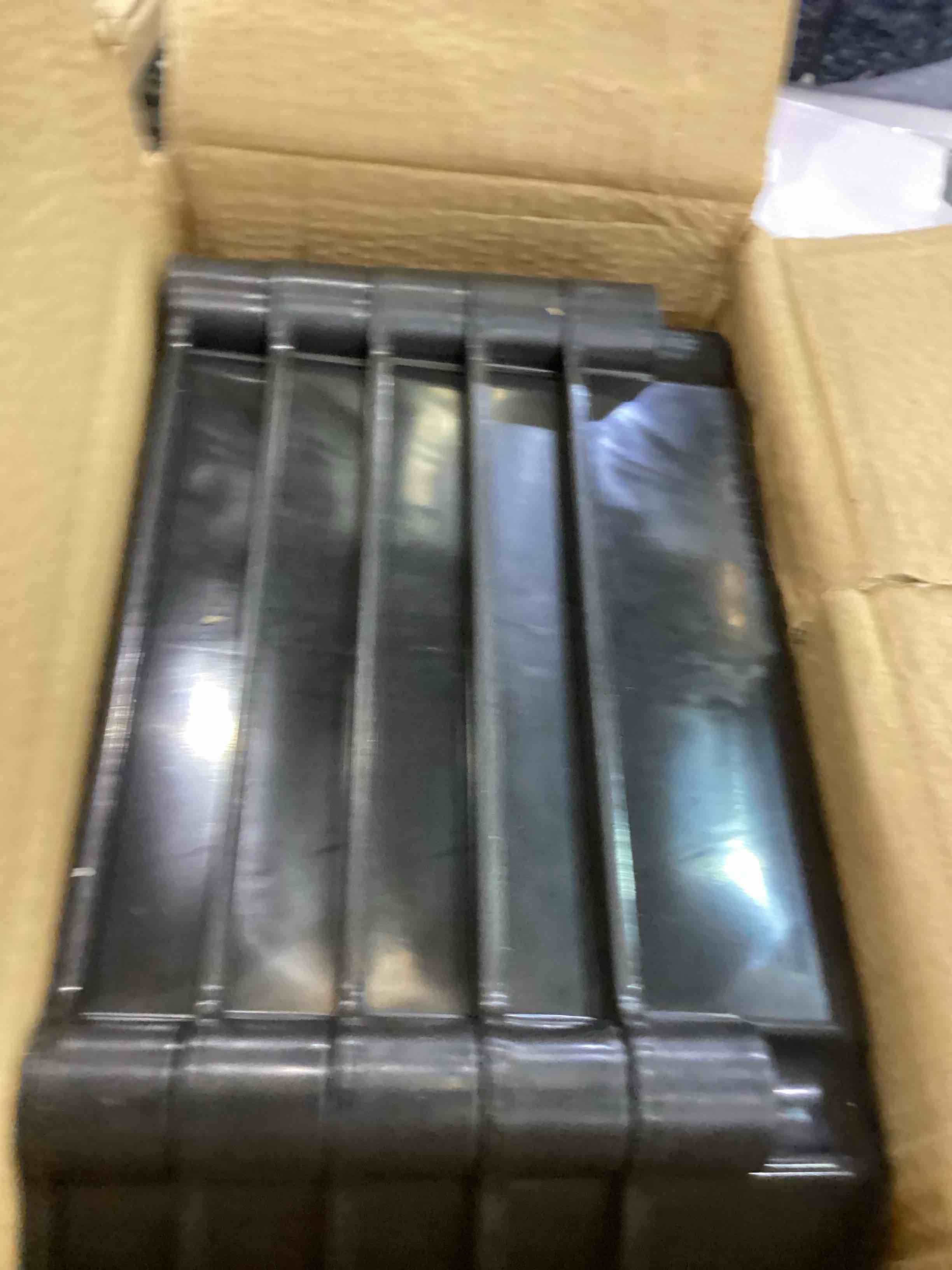 https://s3.amazonaws.com/lotting-images-prod/BargainHunt/EXS01136426_1706627004489.jpeg