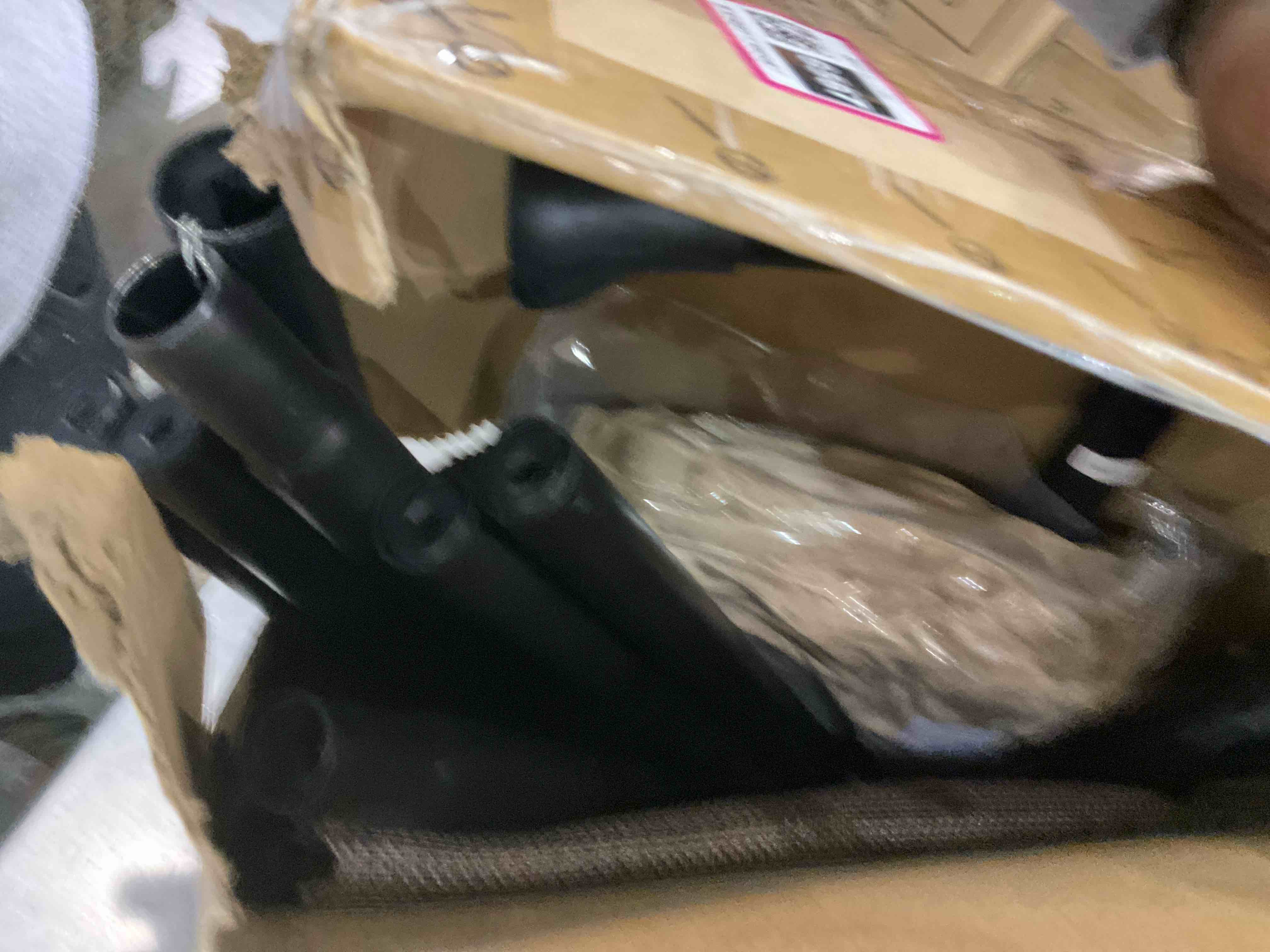 https://s3.amazonaws.com/lotting-images-prod/BargainHunt/EXS01136567_1708954757741.jpeg