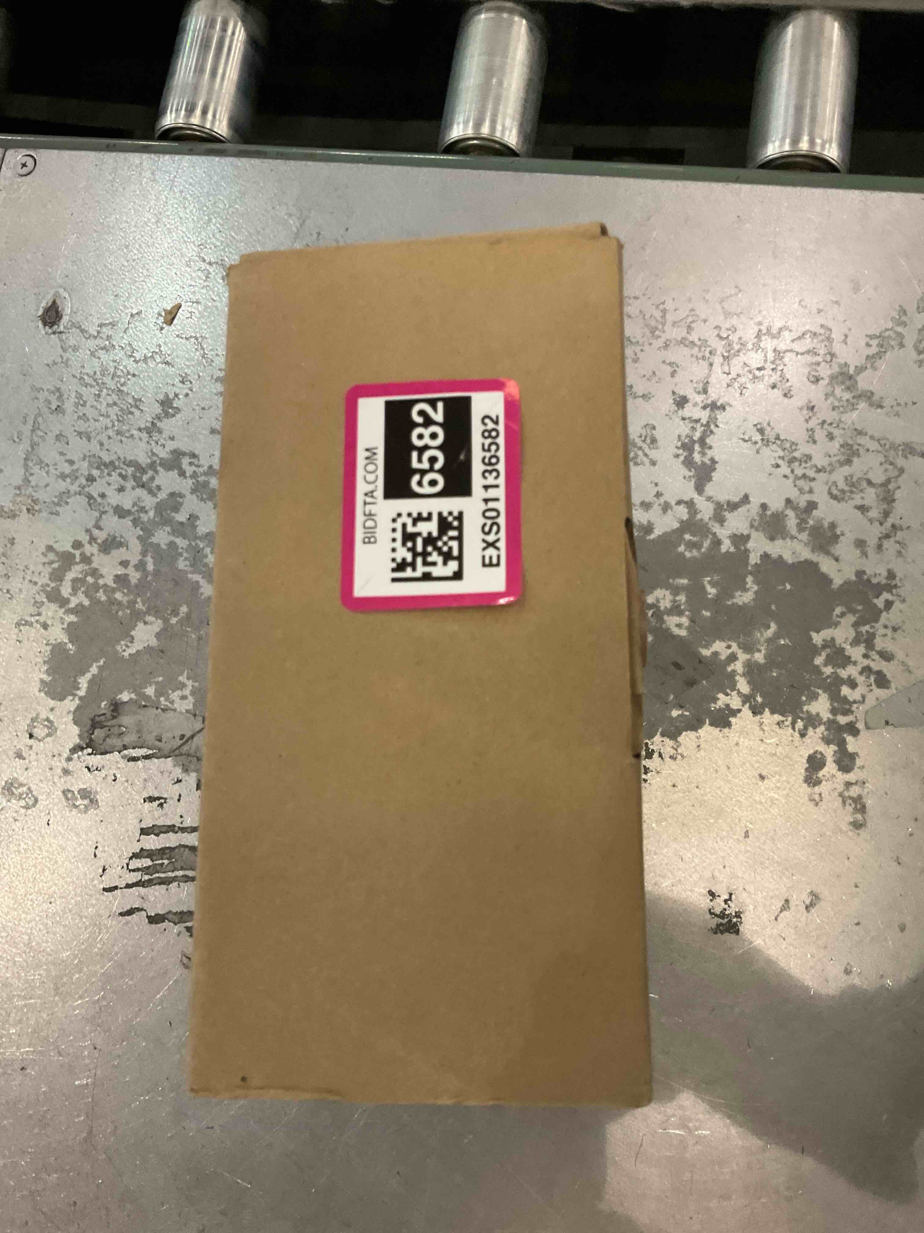 https://s3.amazonaws.com/lotting-images-prod/BargainHunt/EXS01136582_1708957568656.jpeg