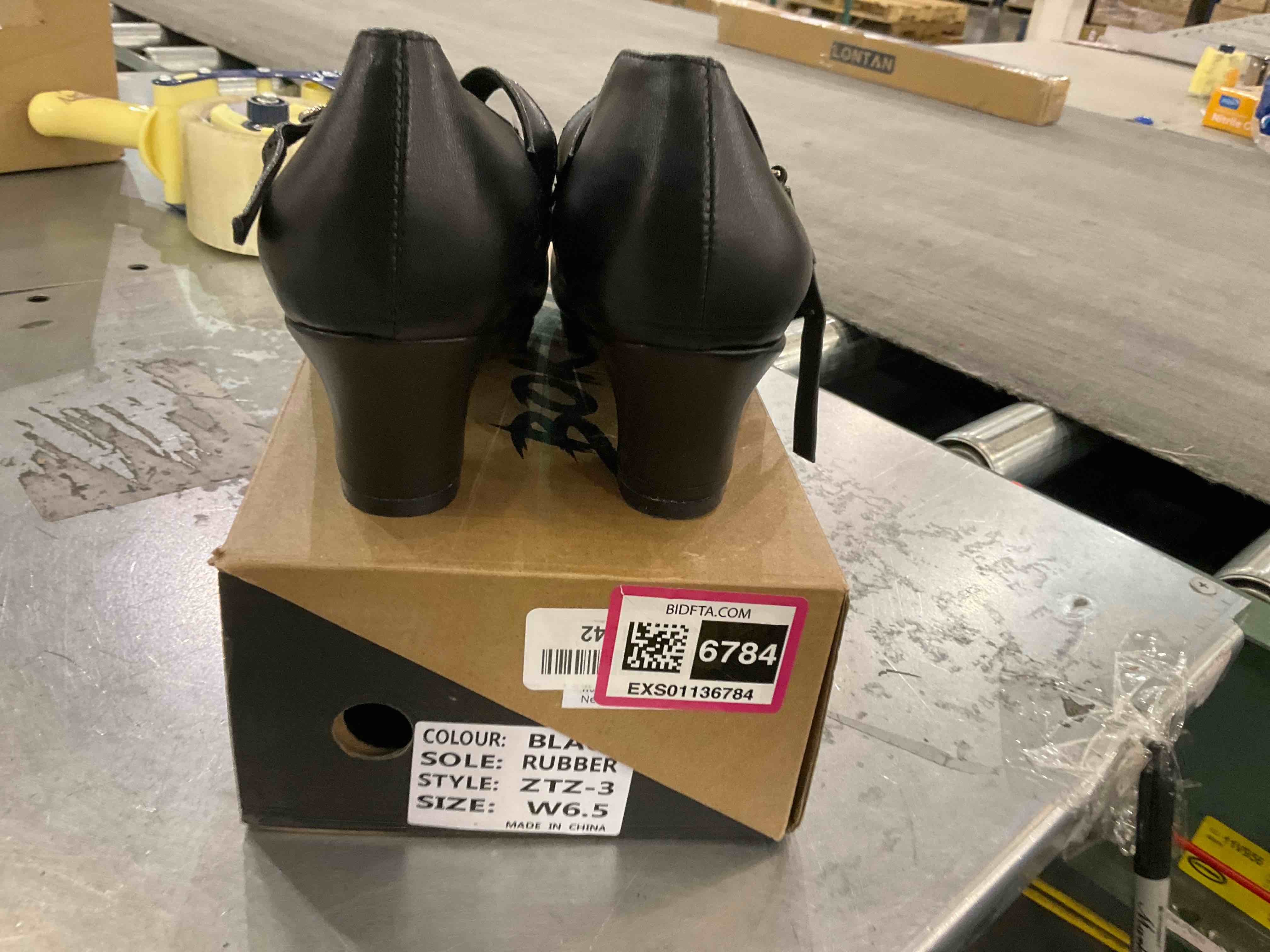 https://s3.amazonaws.com/lotting-images-prod/BargainHunt/EXS01136784_1708978940206.jpeg