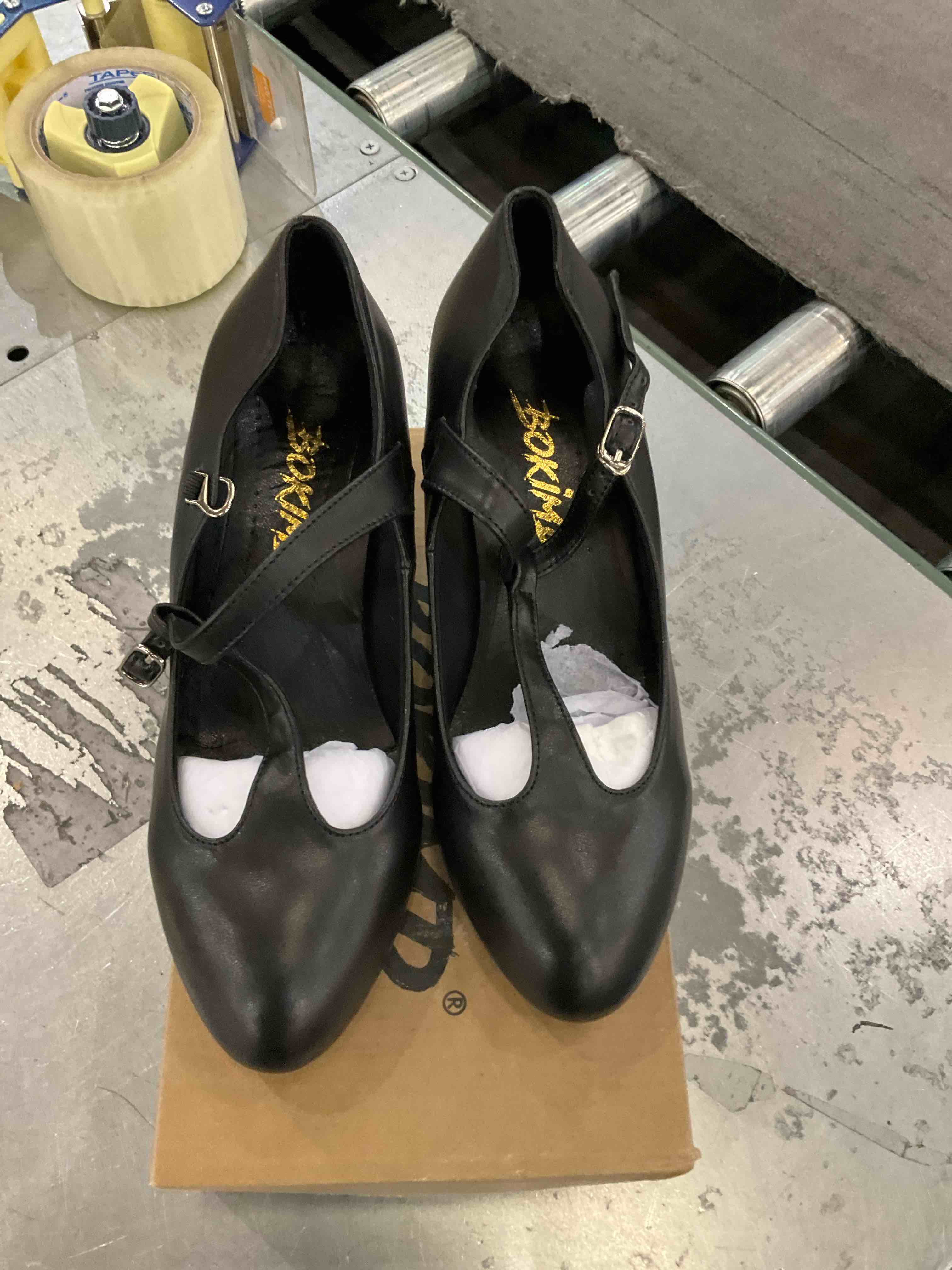 https://s3.amazonaws.com/lotting-images-prod/BargainHunt/EXS01136784_1708978951539.jpeg