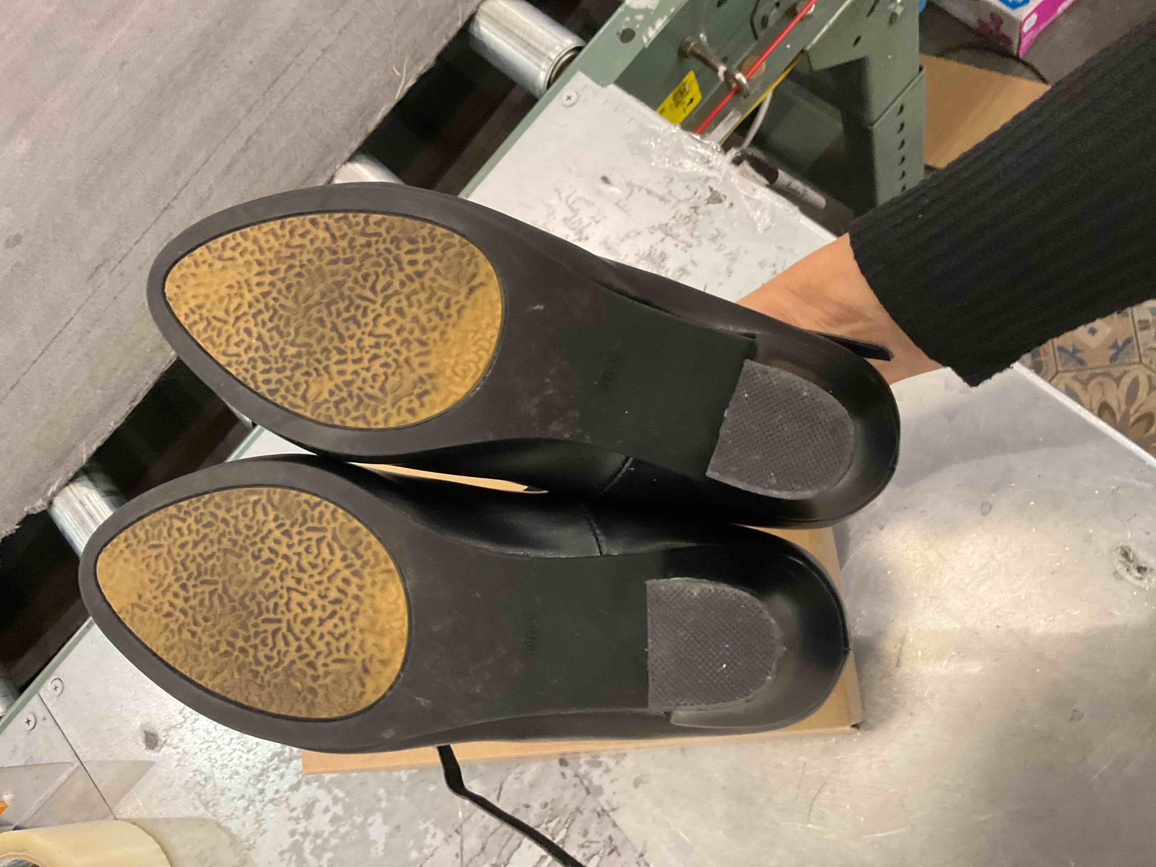 https://s3.amazonaws.com/lotting-images-prod/BargainHunt/EXS01136784_1708978954516.jpeg