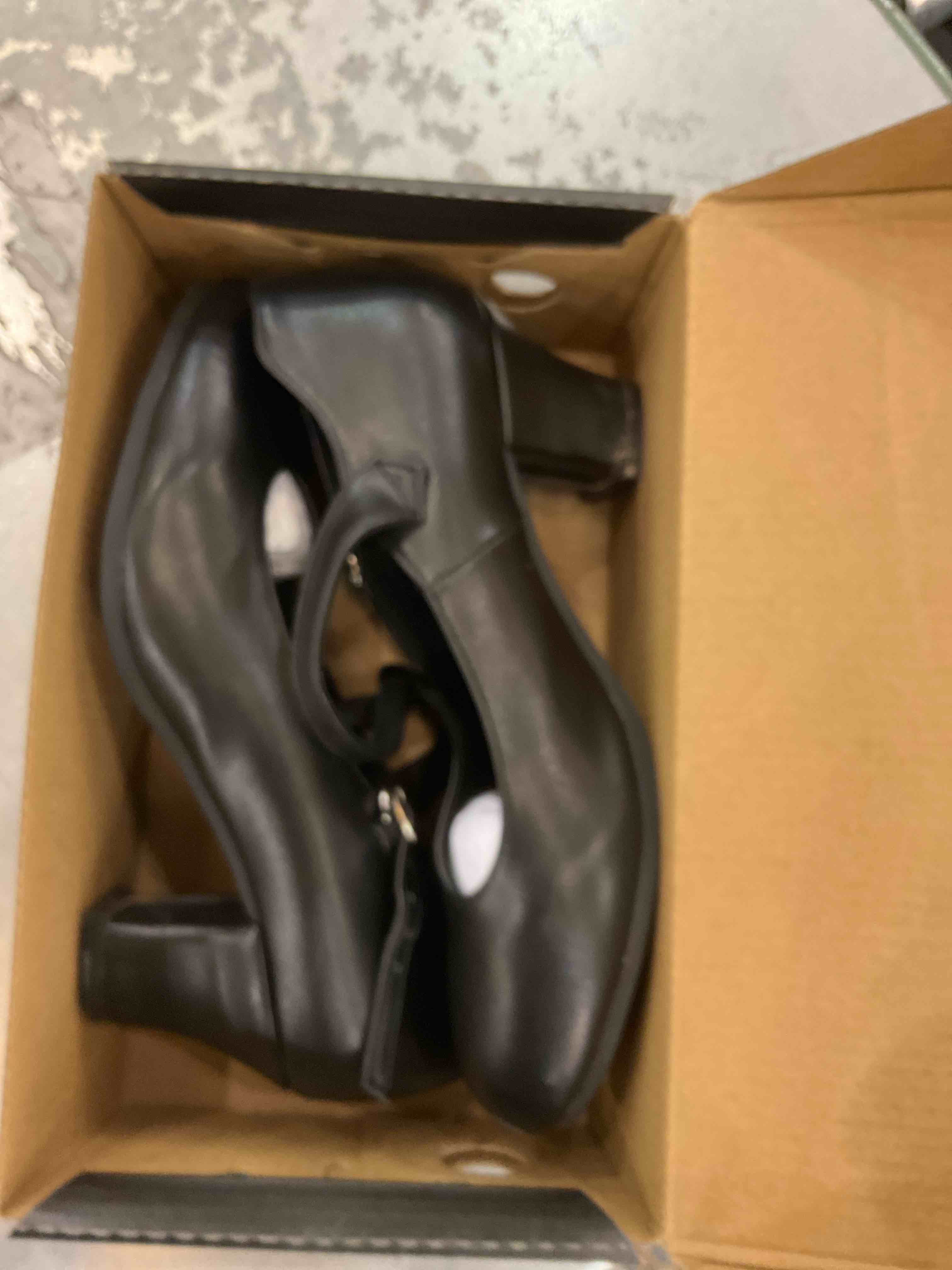 https://s3.amazonaws.com/lotting-images-prod/BargainHunt/EXS01136784_1708978975382.jpeg