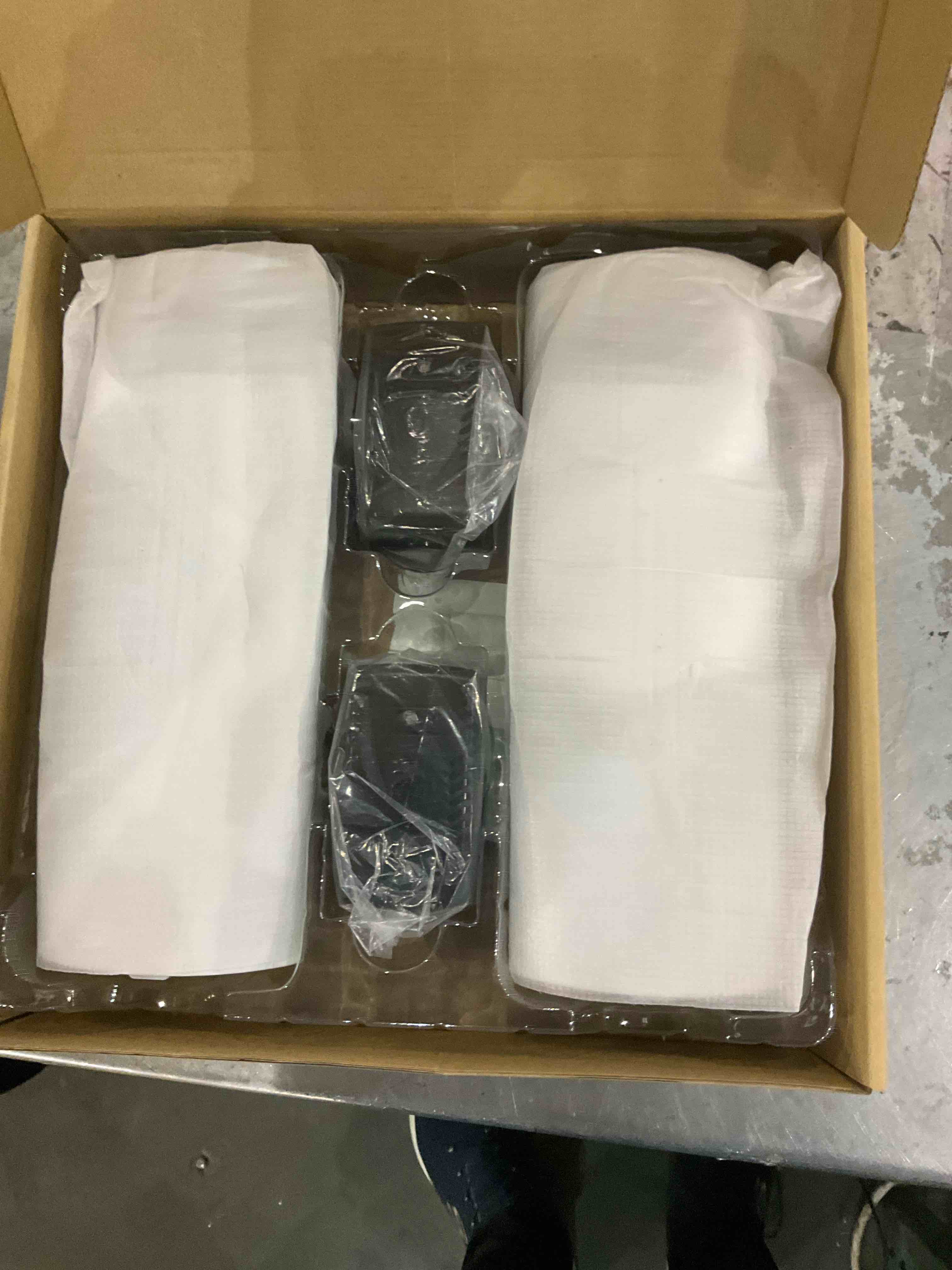 https://s3.amazonaws.com/lotting-images-prod/BargainHunt/EXS01136791_1709037641941.jpeg
