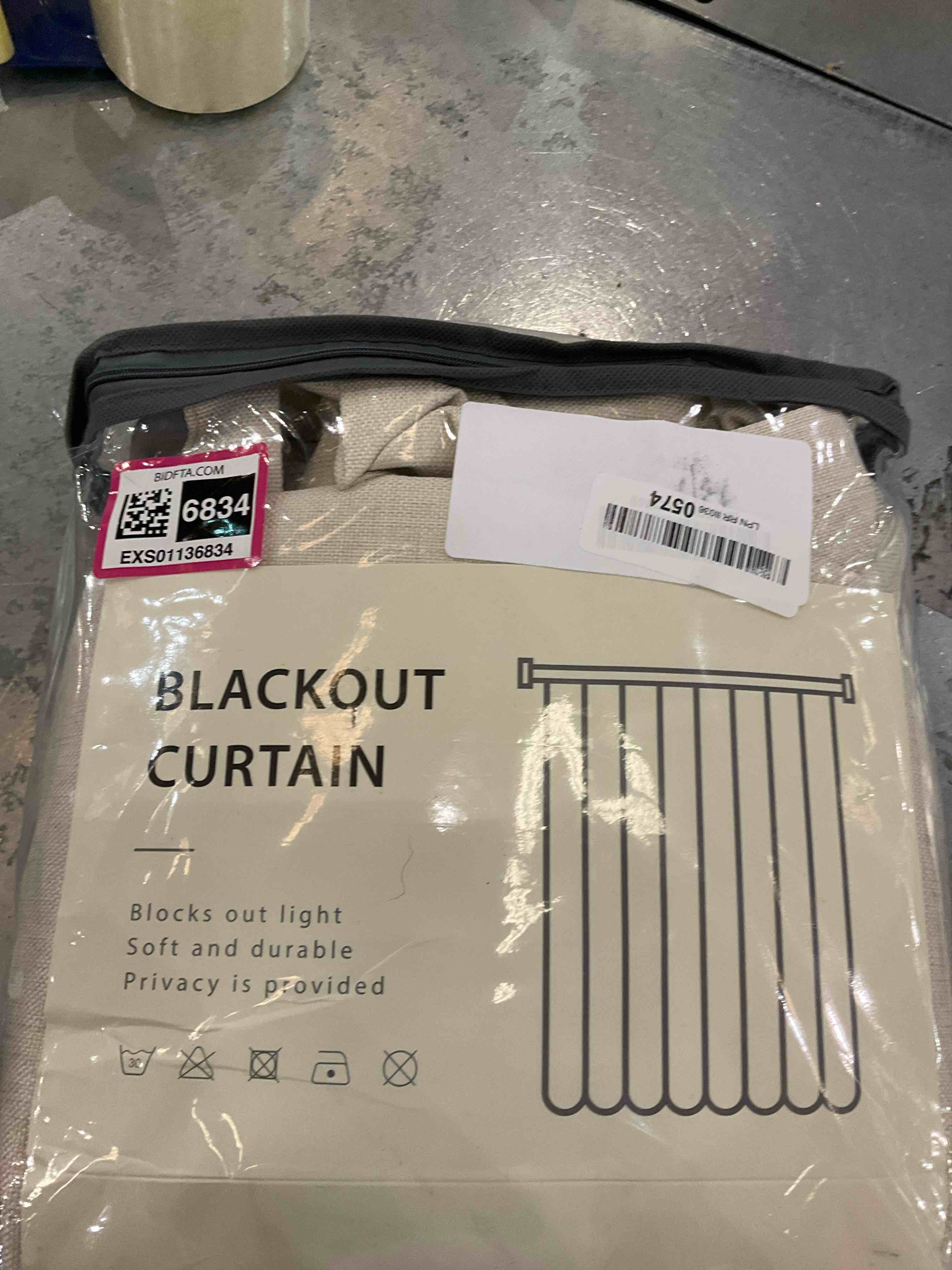 https://s3.amazonaws.com/lotting-images-prod/BargainHunt/EXS01136834_1709046506745.jpeg