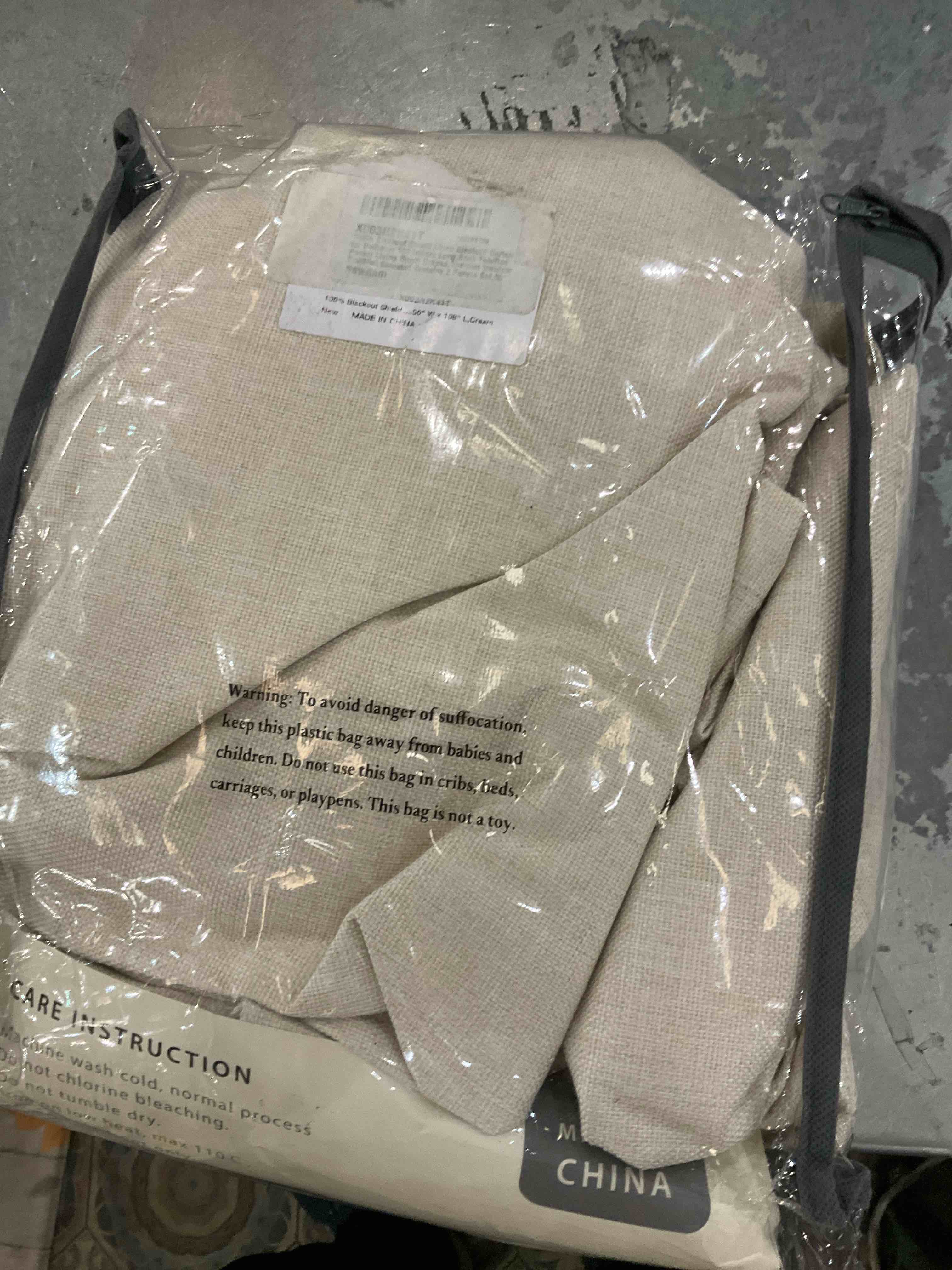 https://s3.amazonaws.com/lotting-images-prod/BargainHunt/EXS01136834_1709046512421.jpeg