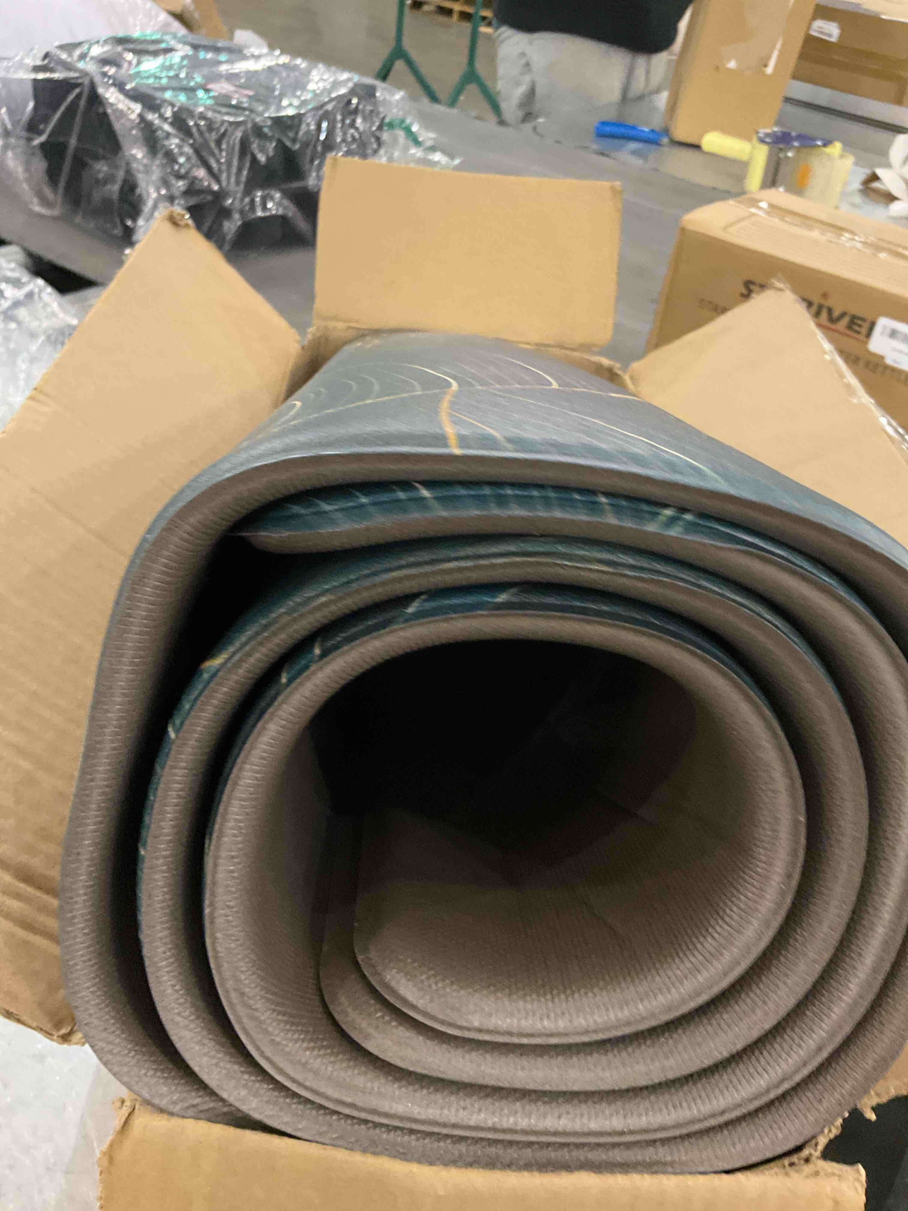 https://s3.amazonaws.com/lotting-images-prod/BargainHunt/EXS01136904_1709051996547.jpeg