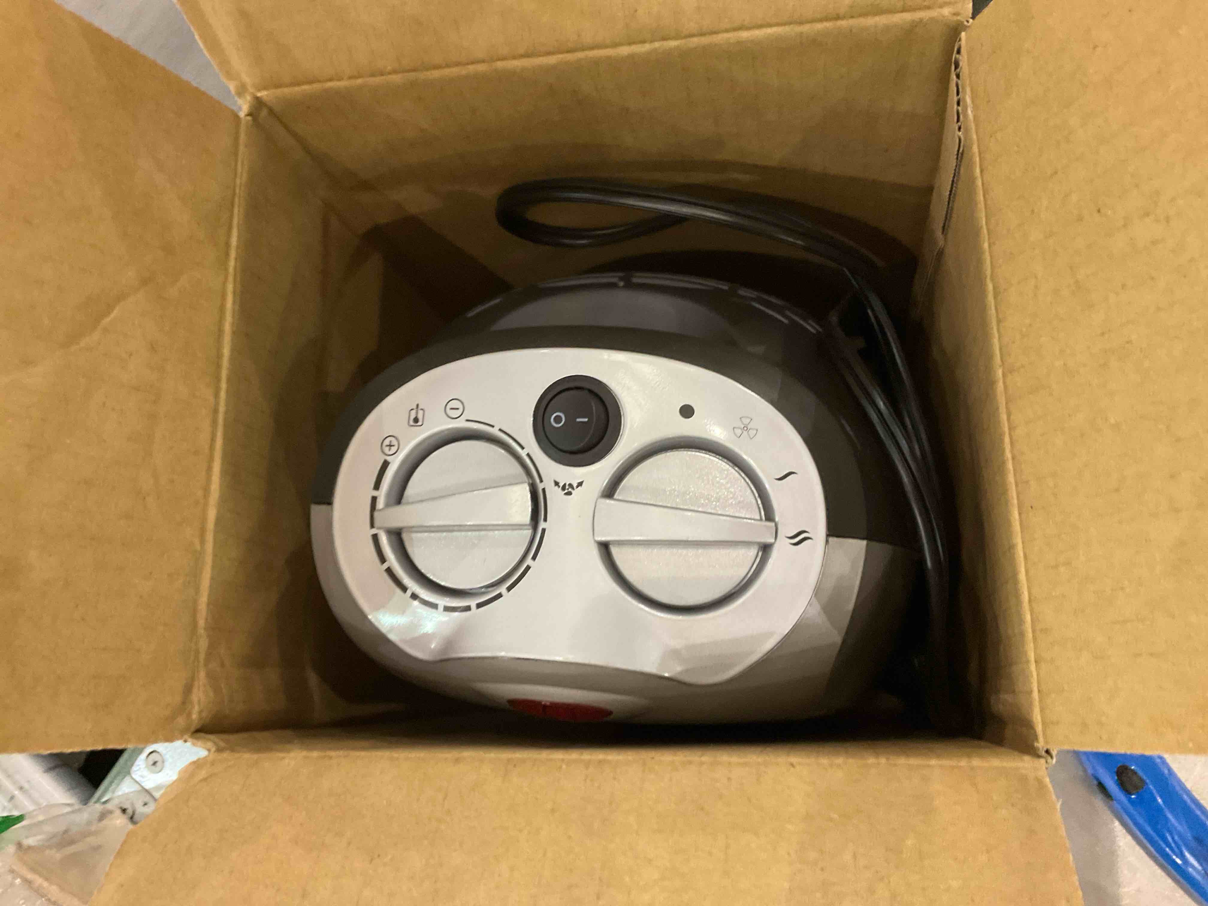 https://s3.amazonaws.com/lotting-images-prod/BargainHunt/EXS01136908_1709052368811.jpeg