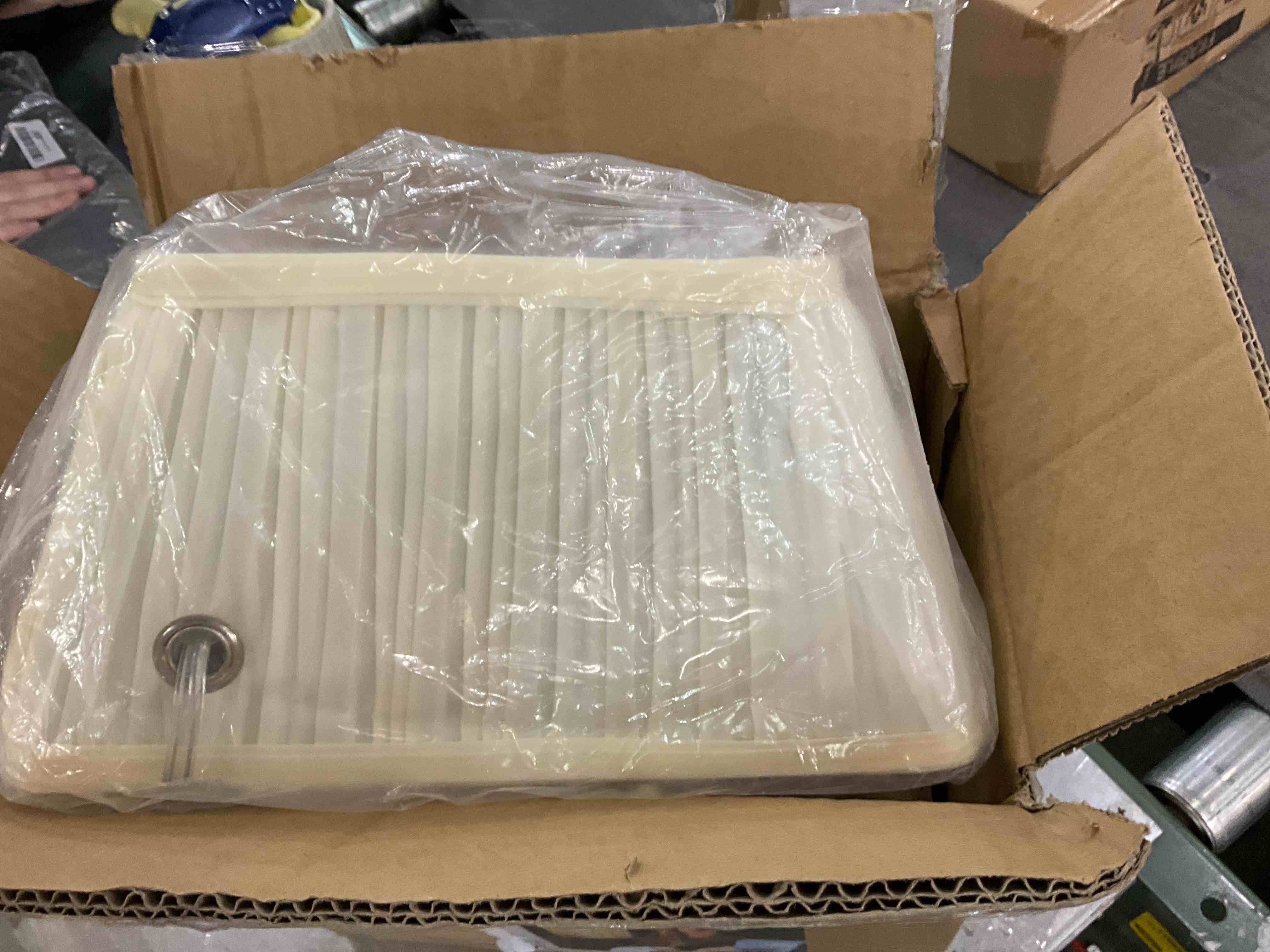 https://s3.amazonaws.com/lotting-images-prod/BargainHunt/EXS01136956_1709059656604.jpeg