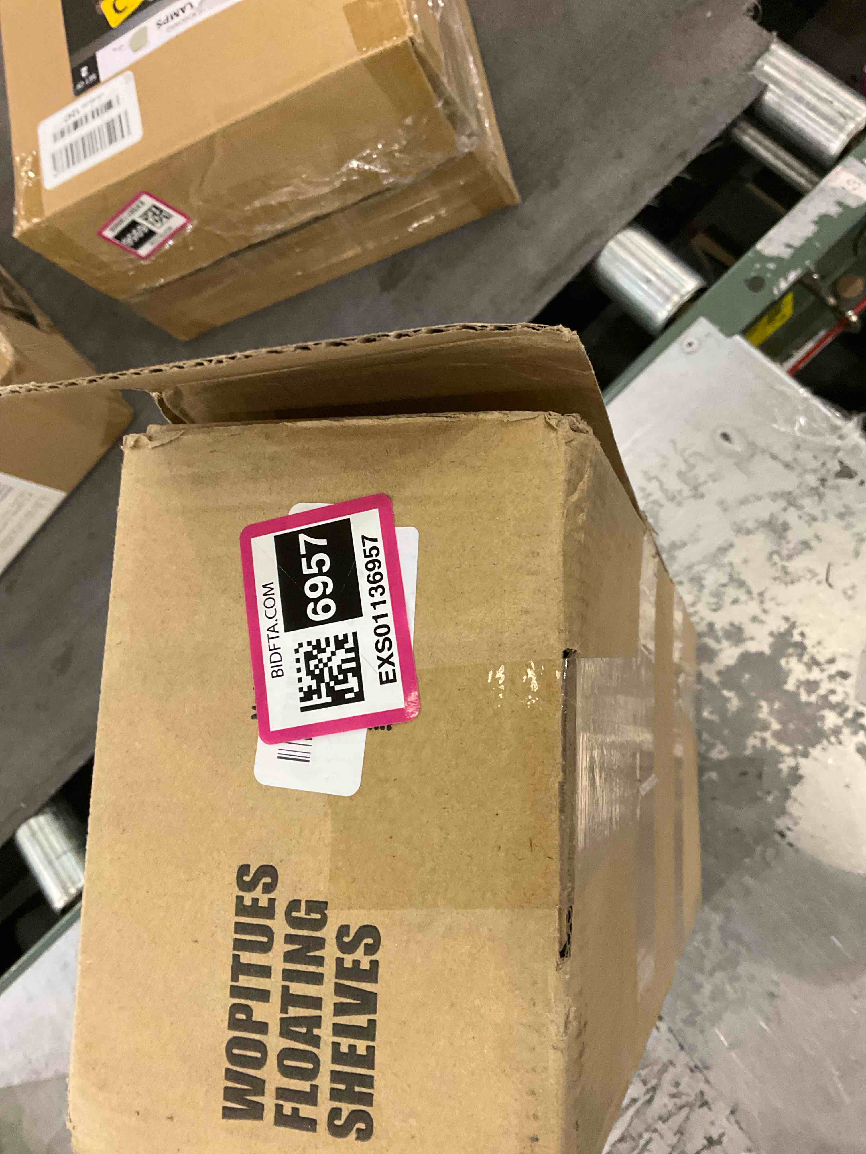 https://s3.amazonaws.com/lotting-images-prod/BargainHunt/EXS01136957_1709059733416.jpeg