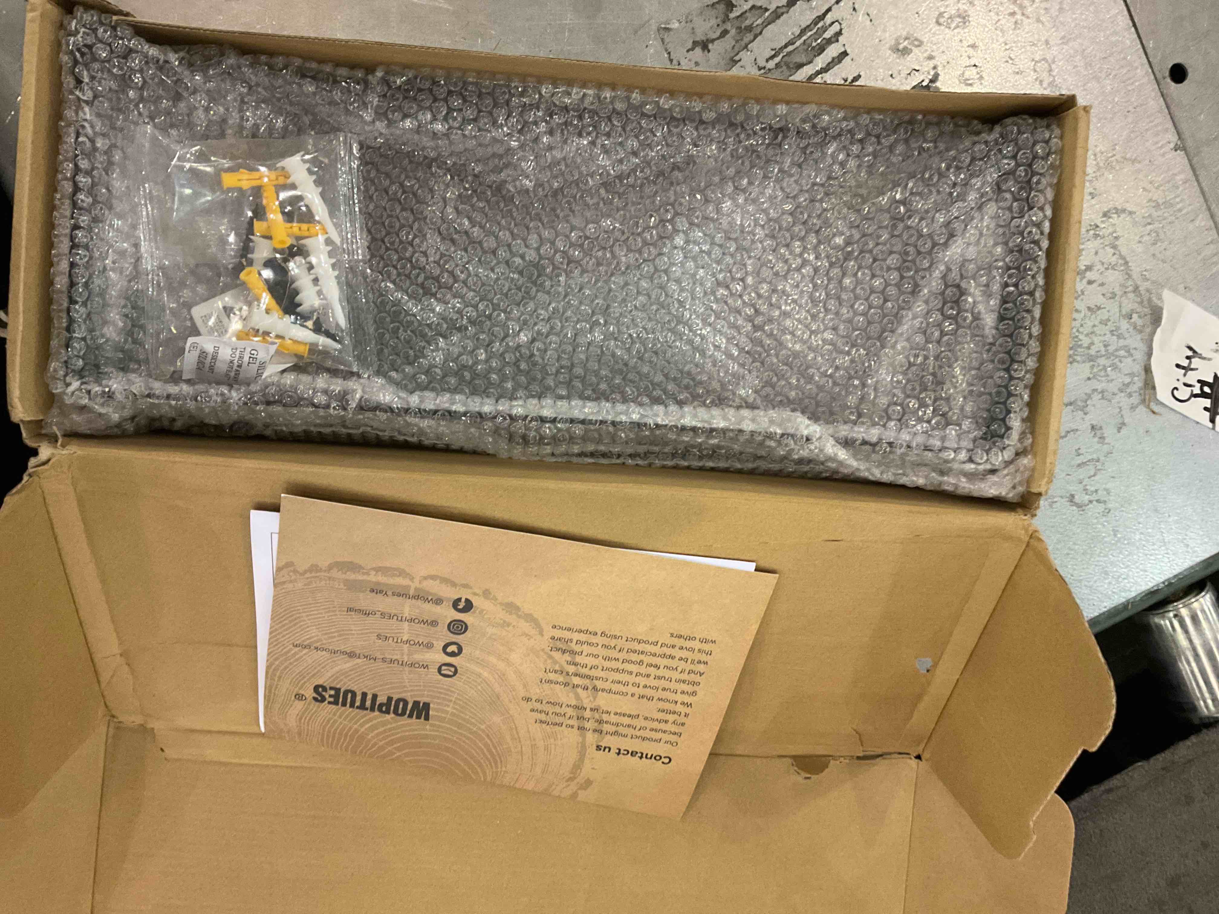 https://s3.amazonaws.com/lotting-images-prod/BargainHunt/EXS01136957_1709059741367.jpeg
