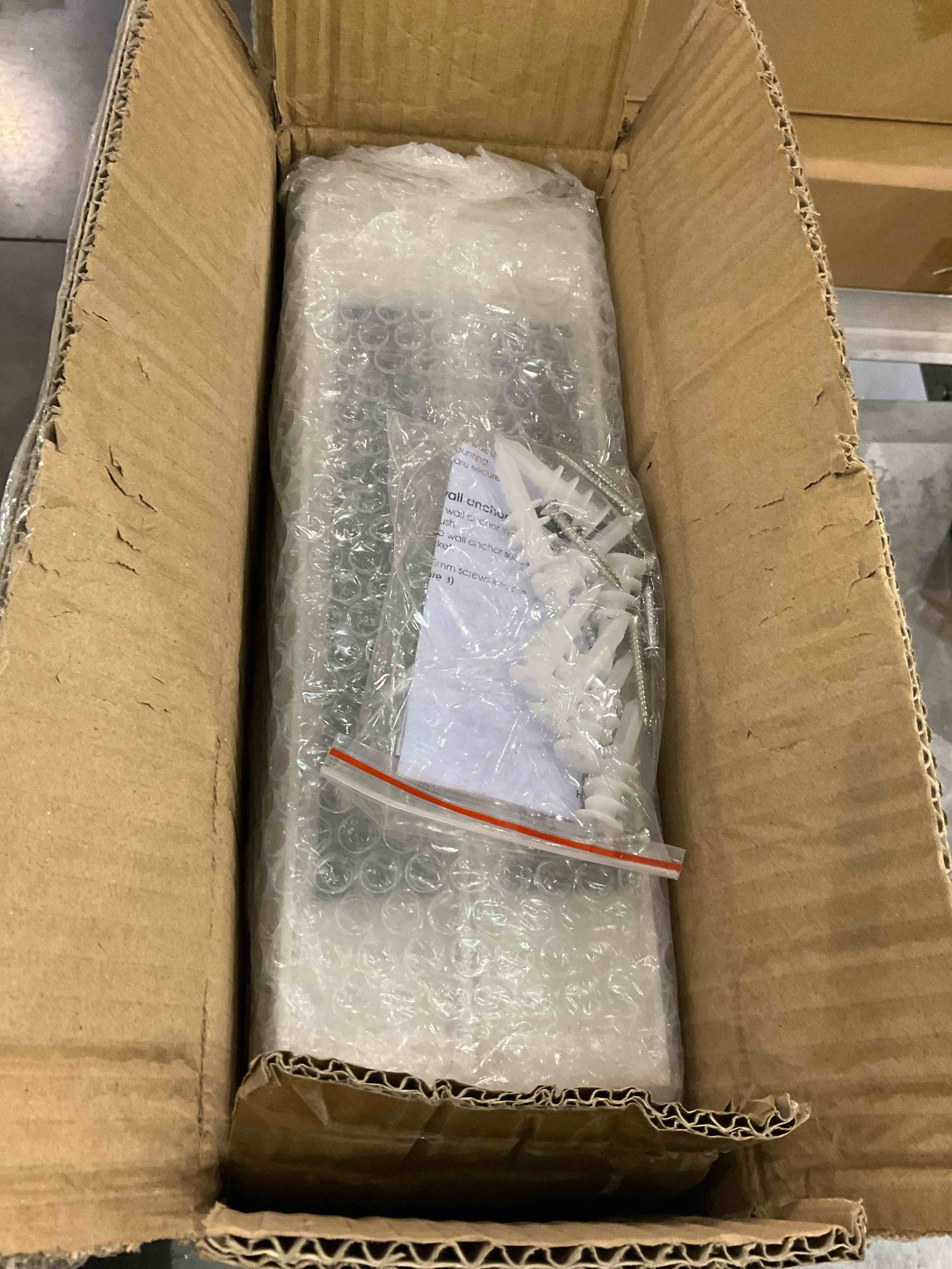 https://s3.amazonaws.com/lotting-images-prod/BargainHunt/EXS01137928_1706616716288.jpeg