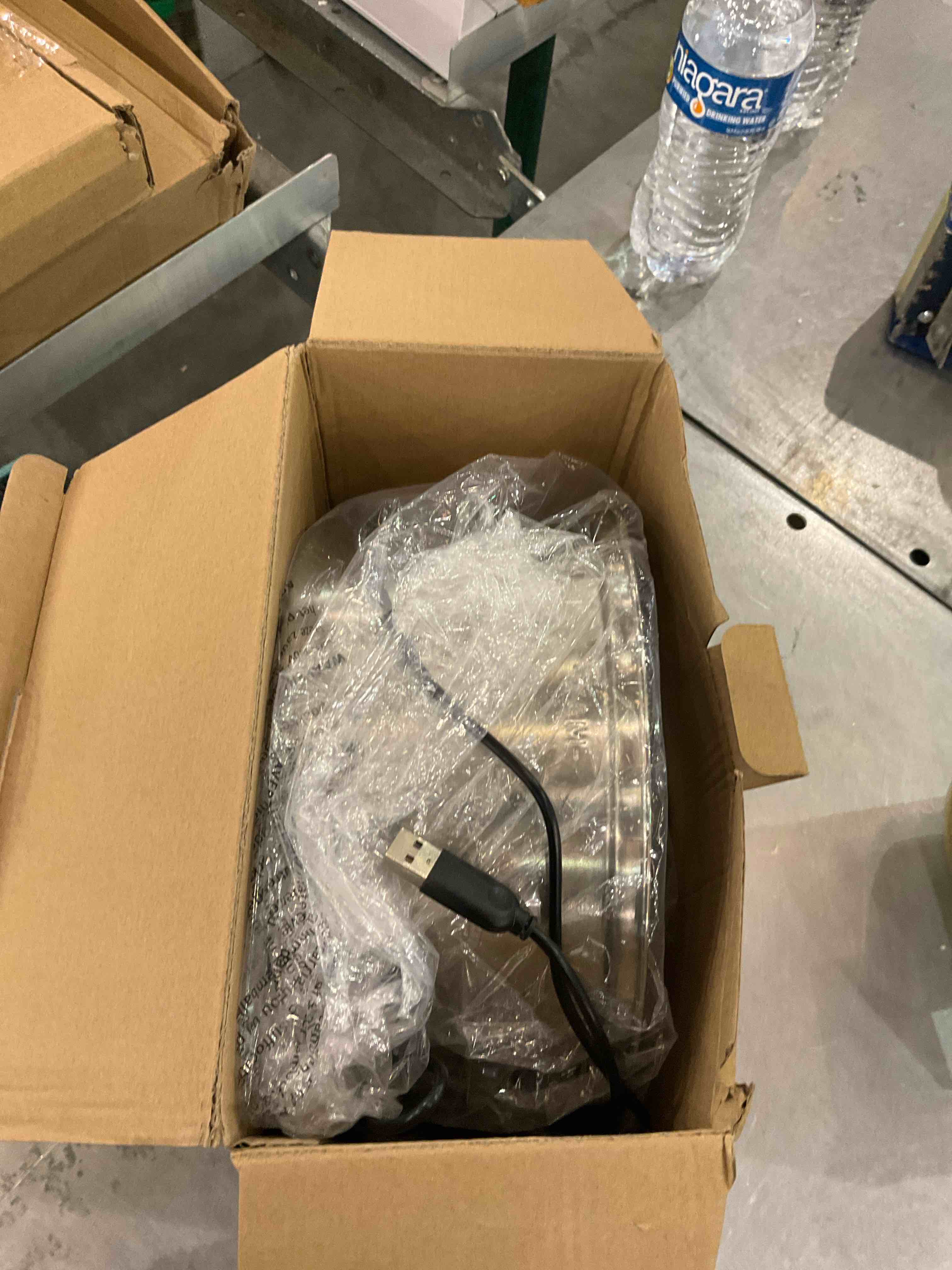 https://s3.amazonaws.com/lotting-images-prod/BargainHunt/EXS01139707_1706626968618.jpeg