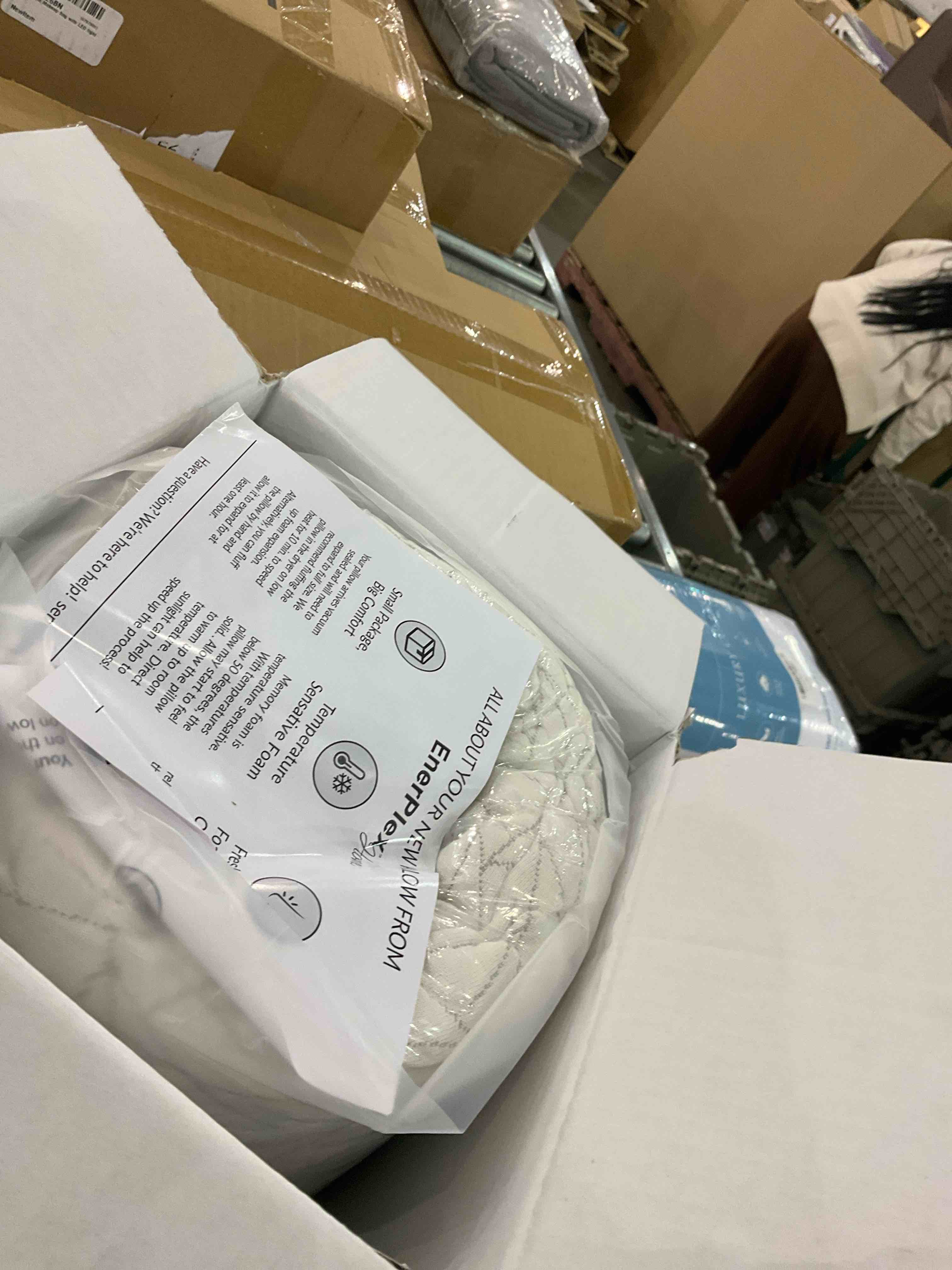https://s3.amazonaws.com/lotting-images-prod/BargainHunt/EXS01139865_1706716885598.jpeg