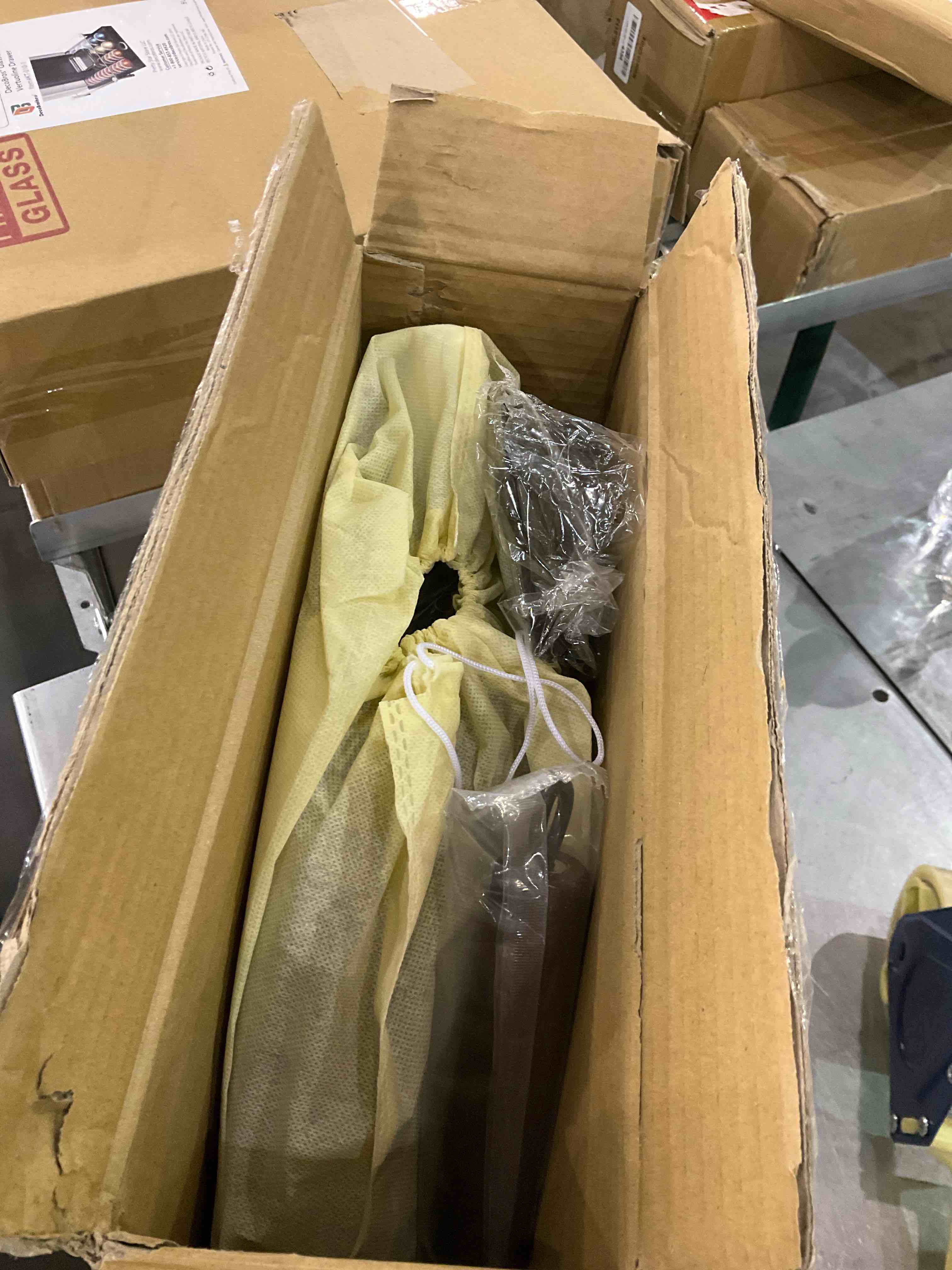 https://s3.amazonaws.com/lotting-images-prod/BargainHunt/EXS01139963_1706791055945.jpeg