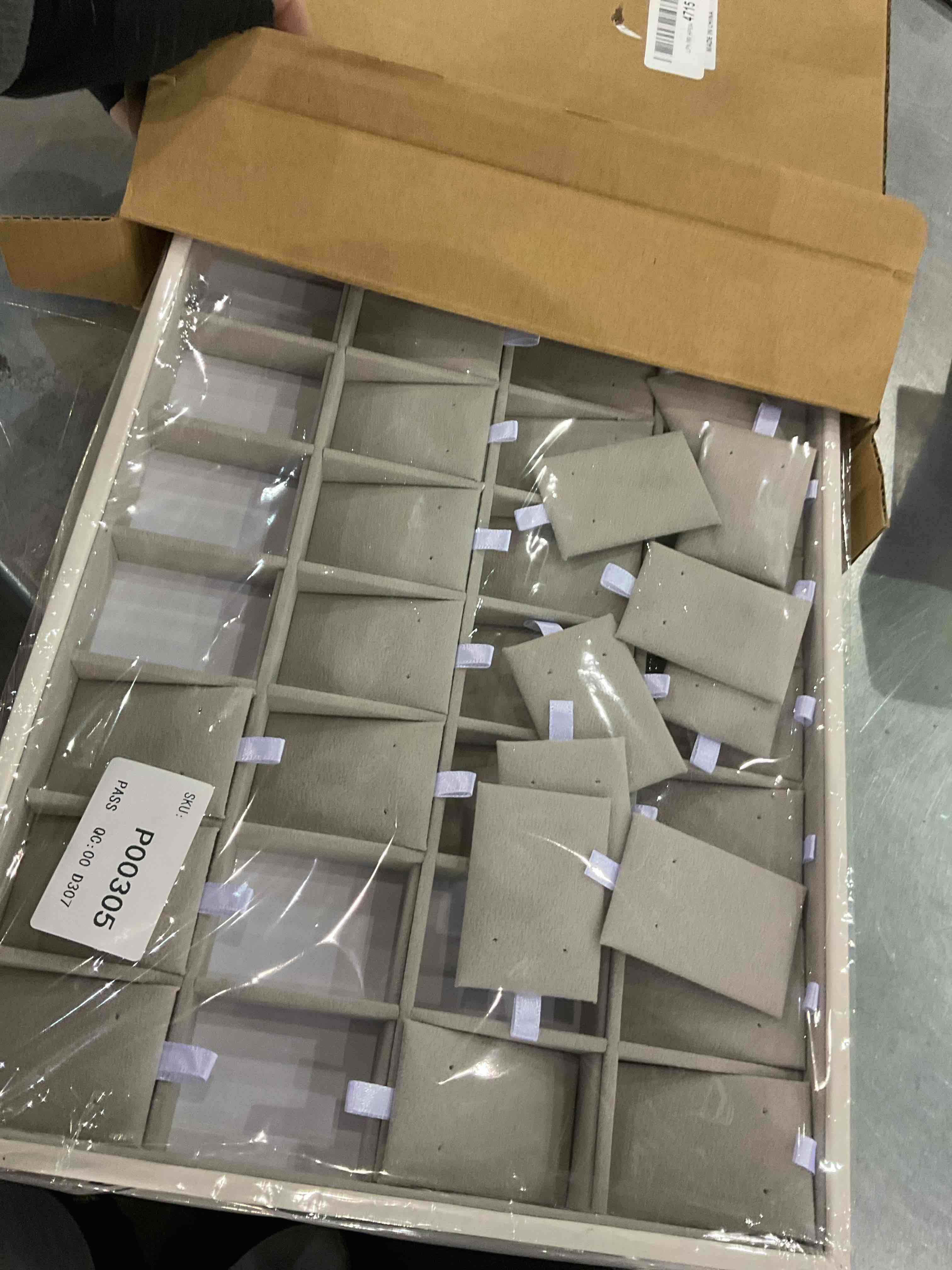 https://s3.amazonaws.com/lotting-images-prod/BargainHunt/EXS01139972_1706792052276.jpeg