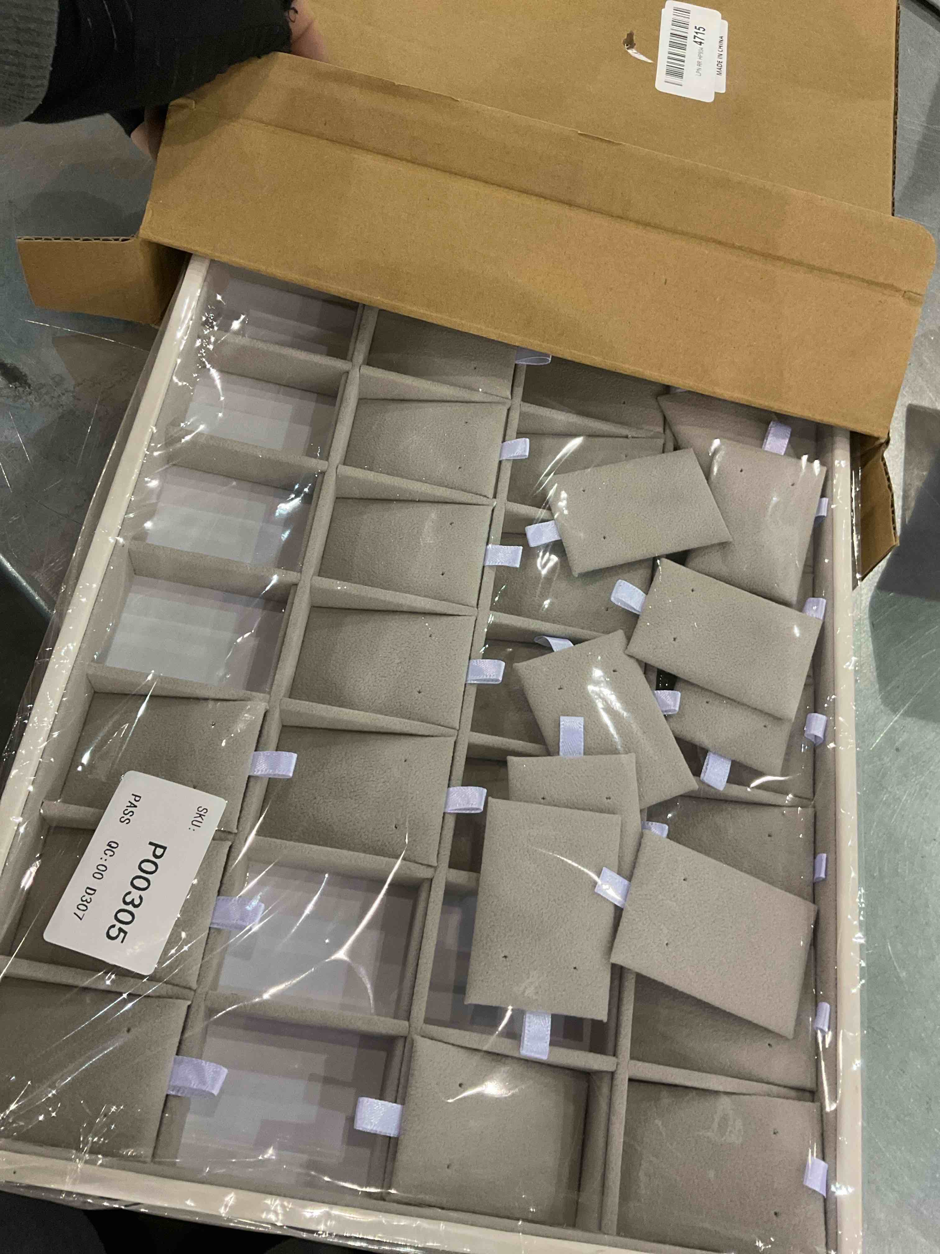 https://s3.amazonaws.com/lotting-images-prod/BargainHunt/EXS01139972_1706792053351.jpeg