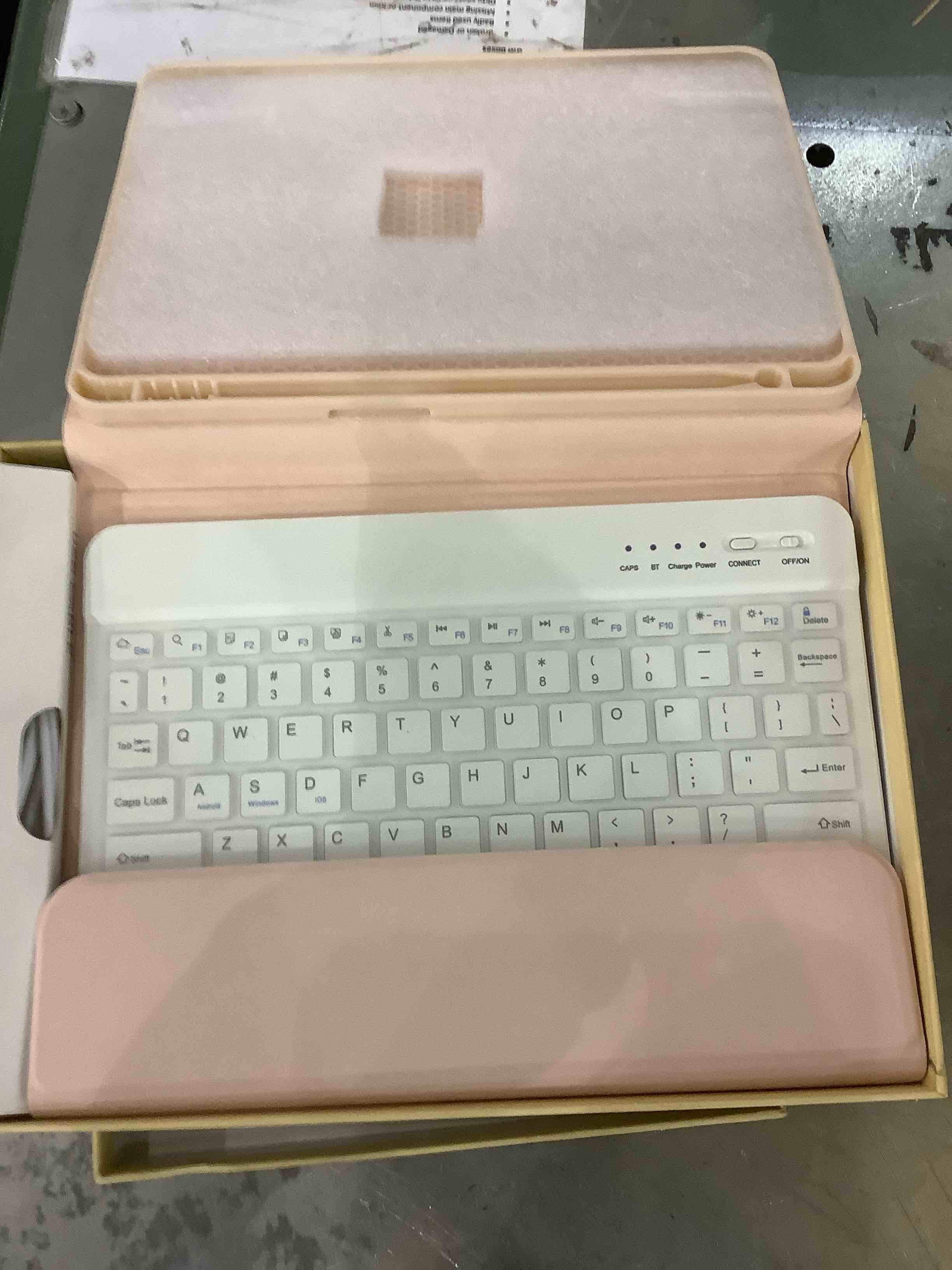 https://s3.amazonaws.com/lotting-images-prod/BargainHunt/EXS01140252_1710166704537.jpeg