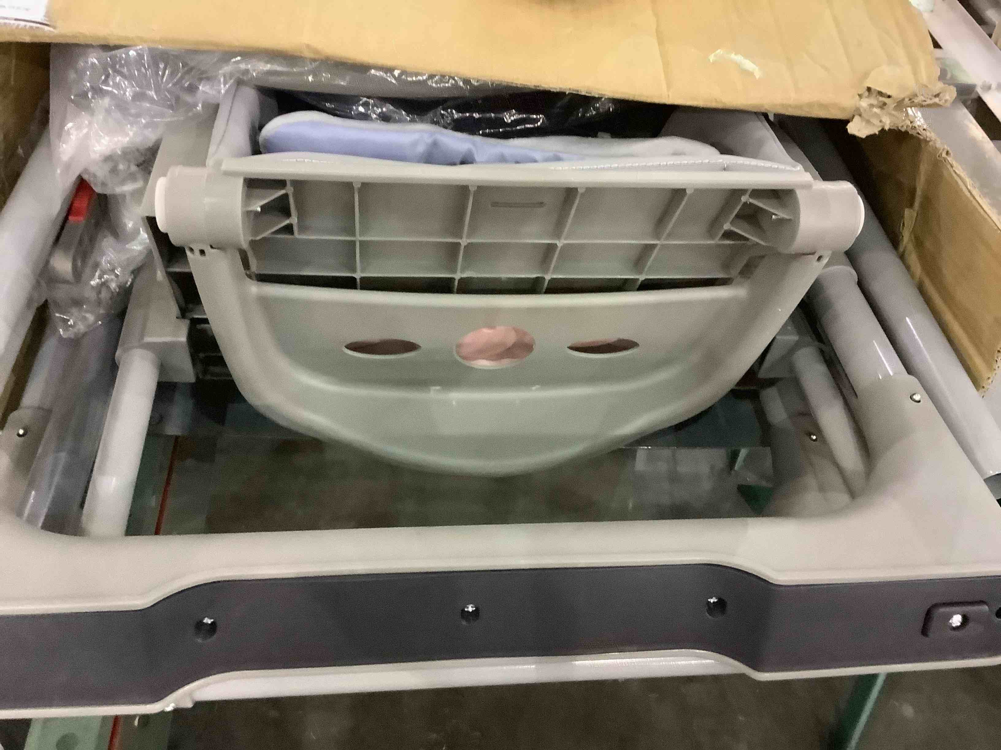 https://s3.amazonaws.com/lotting-images-prod/BargainHunt/EXS01140437_1710333708227.jpeg