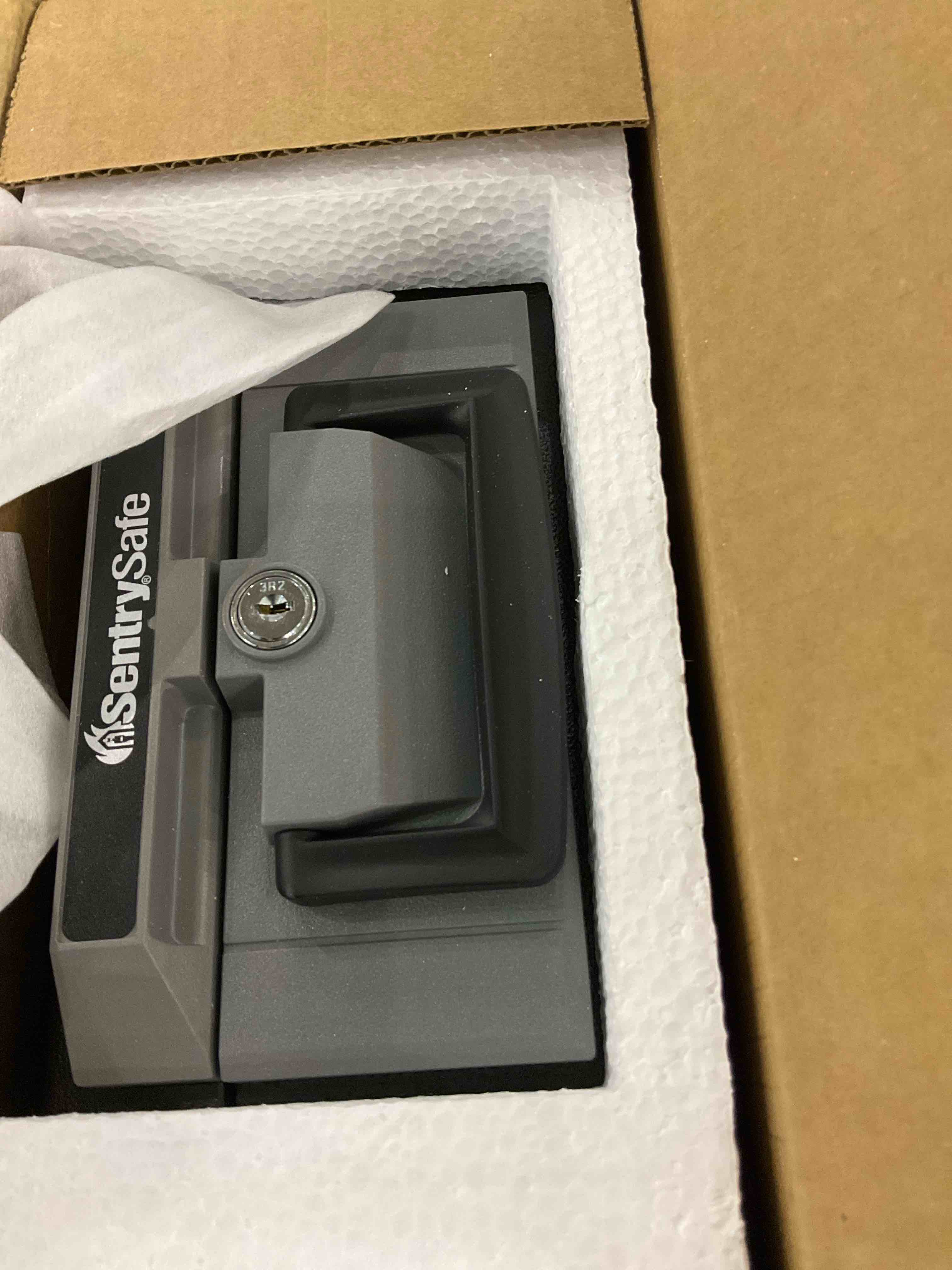 https://s3.amazonaws.com/lotting-images-prod/BargainHunt/EXS01140533_1708005009796.jpeg