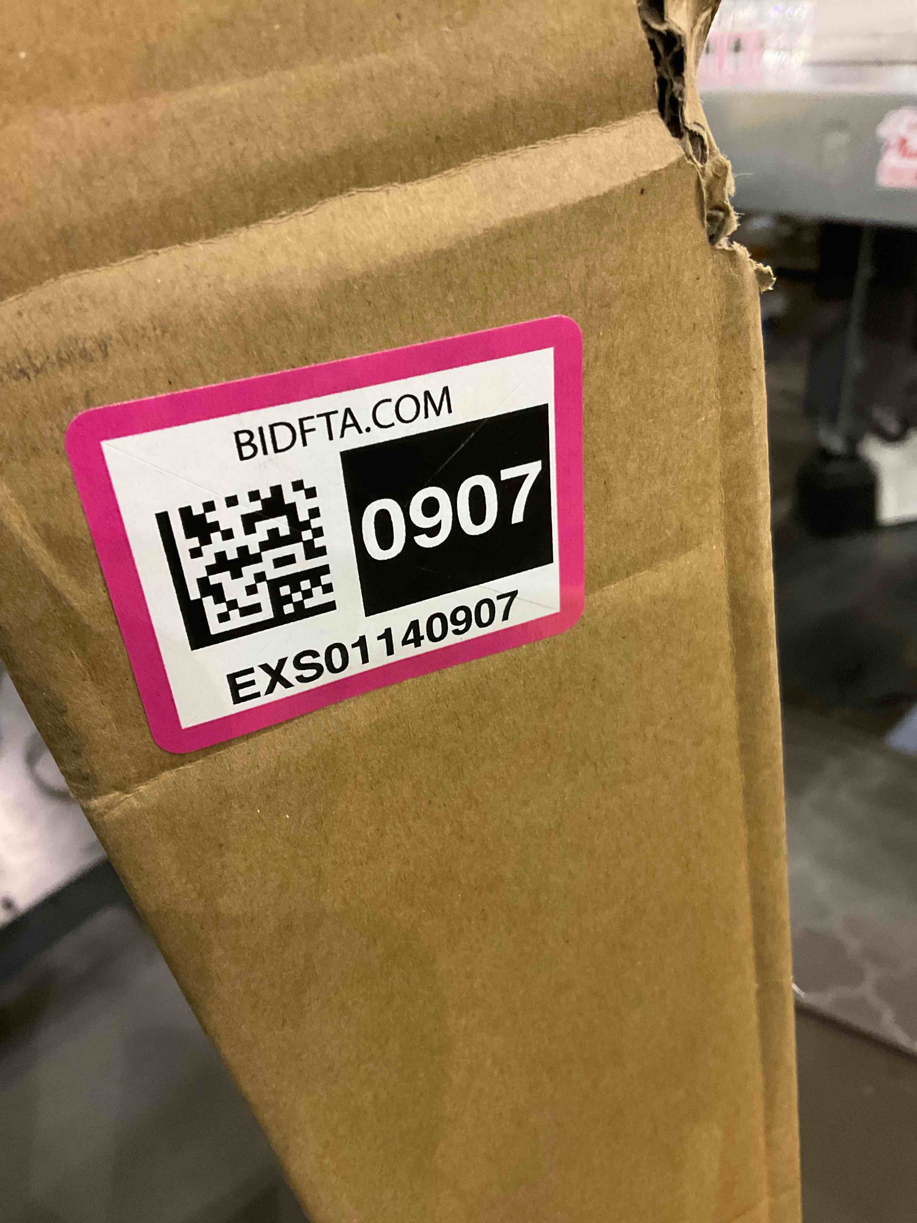 https://s3.amazonaws.com/lotting-images-prod/BargainHunt/EXS01140907_1708433373280.jpeg