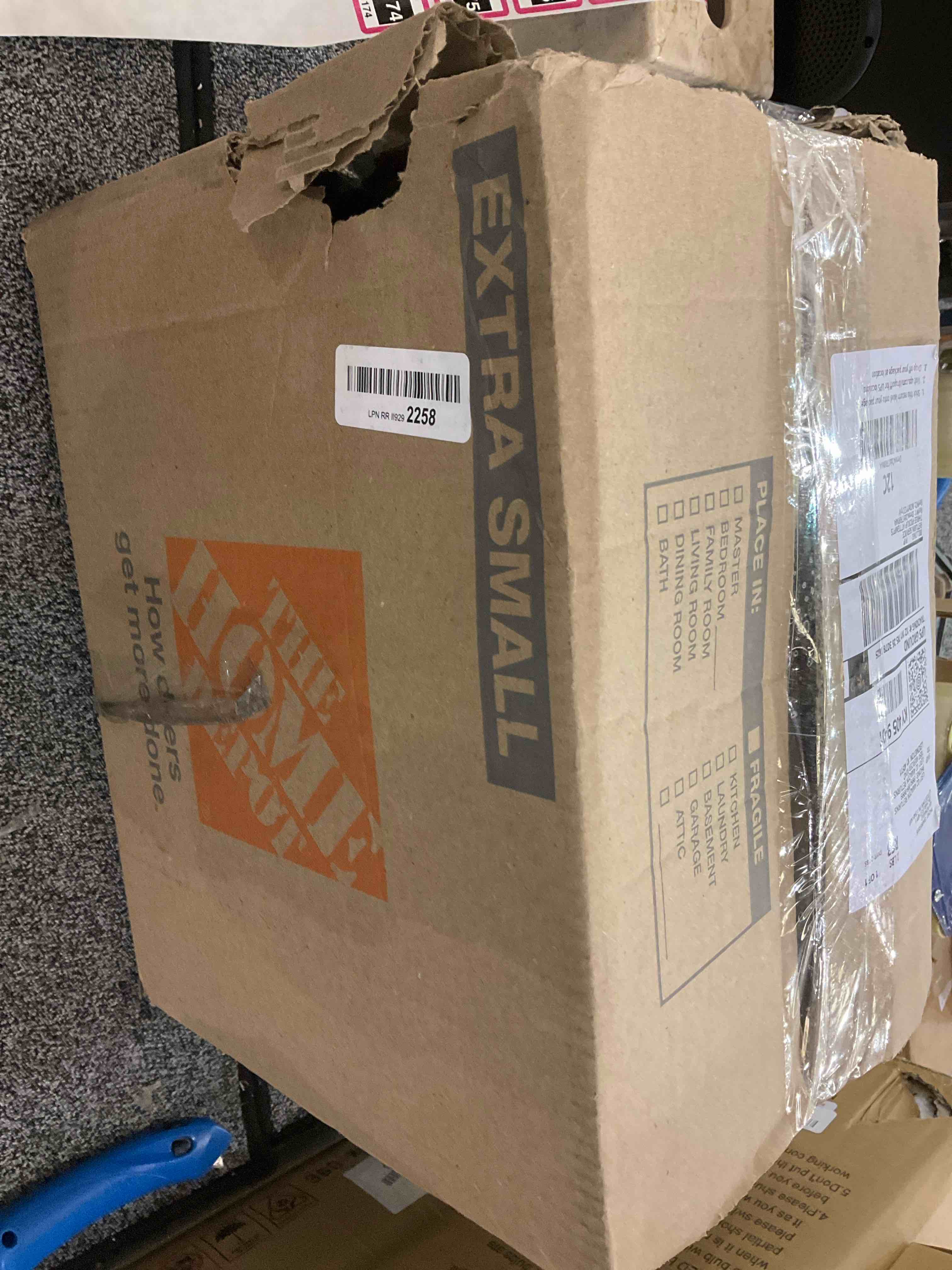 https://s3.amazonaws.com/lotting-images-prod/BargainHunt/EXS01141174_1707834369244.jpeg