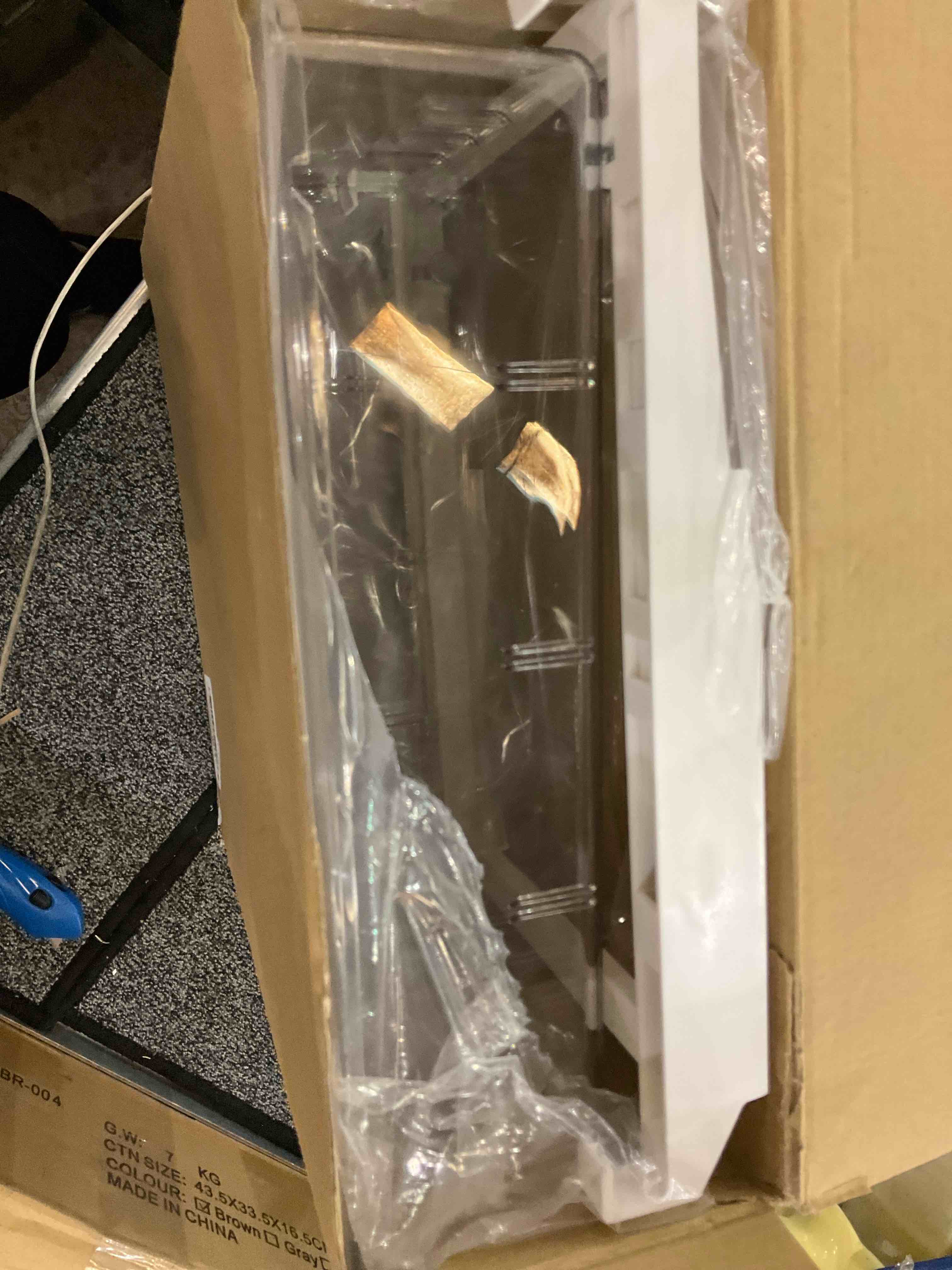 https://s3.amazonaws.com/lotting-images-prod/BargainHunt/EXS01141243_1707853128863.jpeg