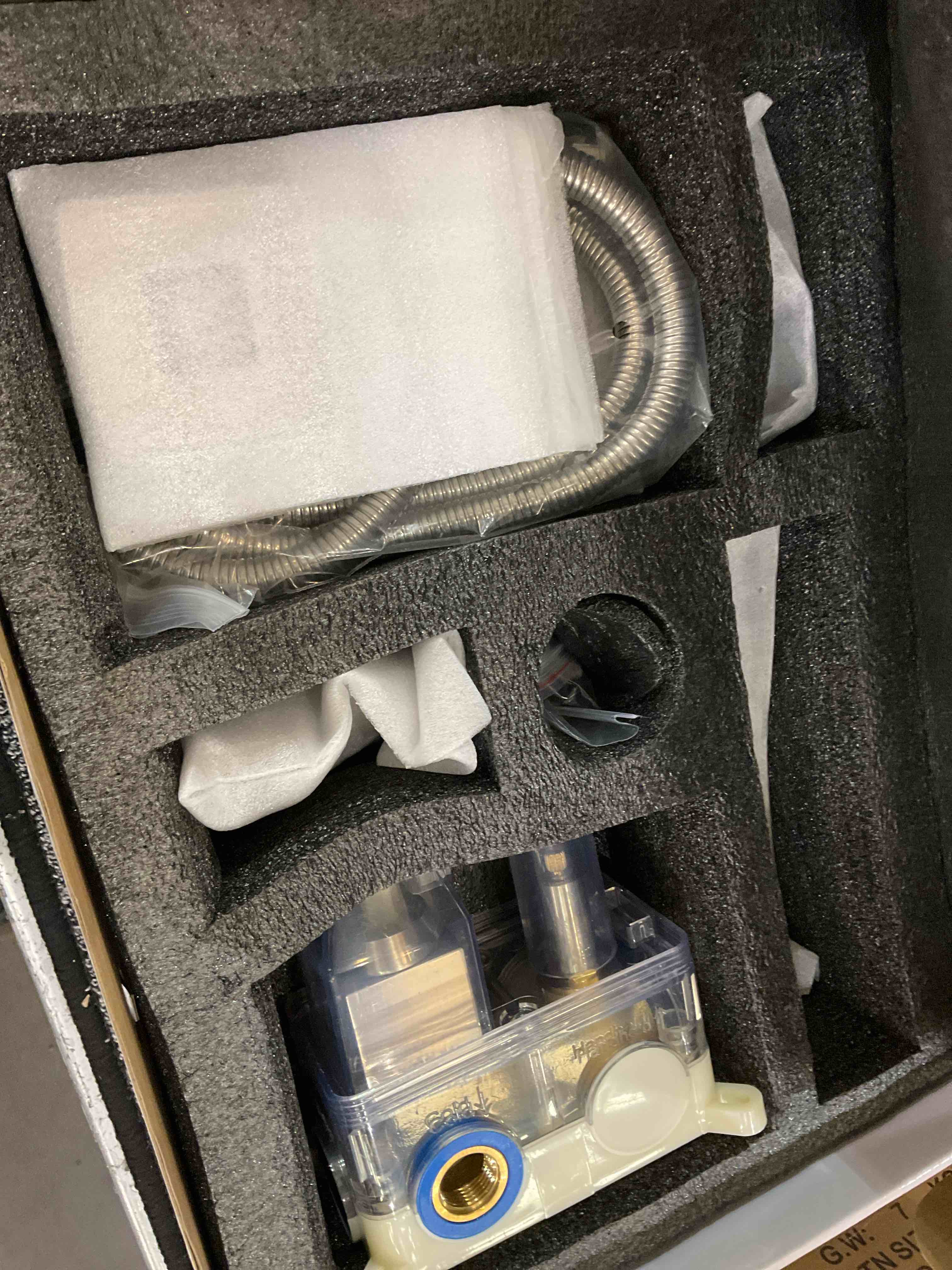 https://s3.amazonaws.com/lotting-images-prod/BargainHunt/EXS01141245_1707853277705.jpeg