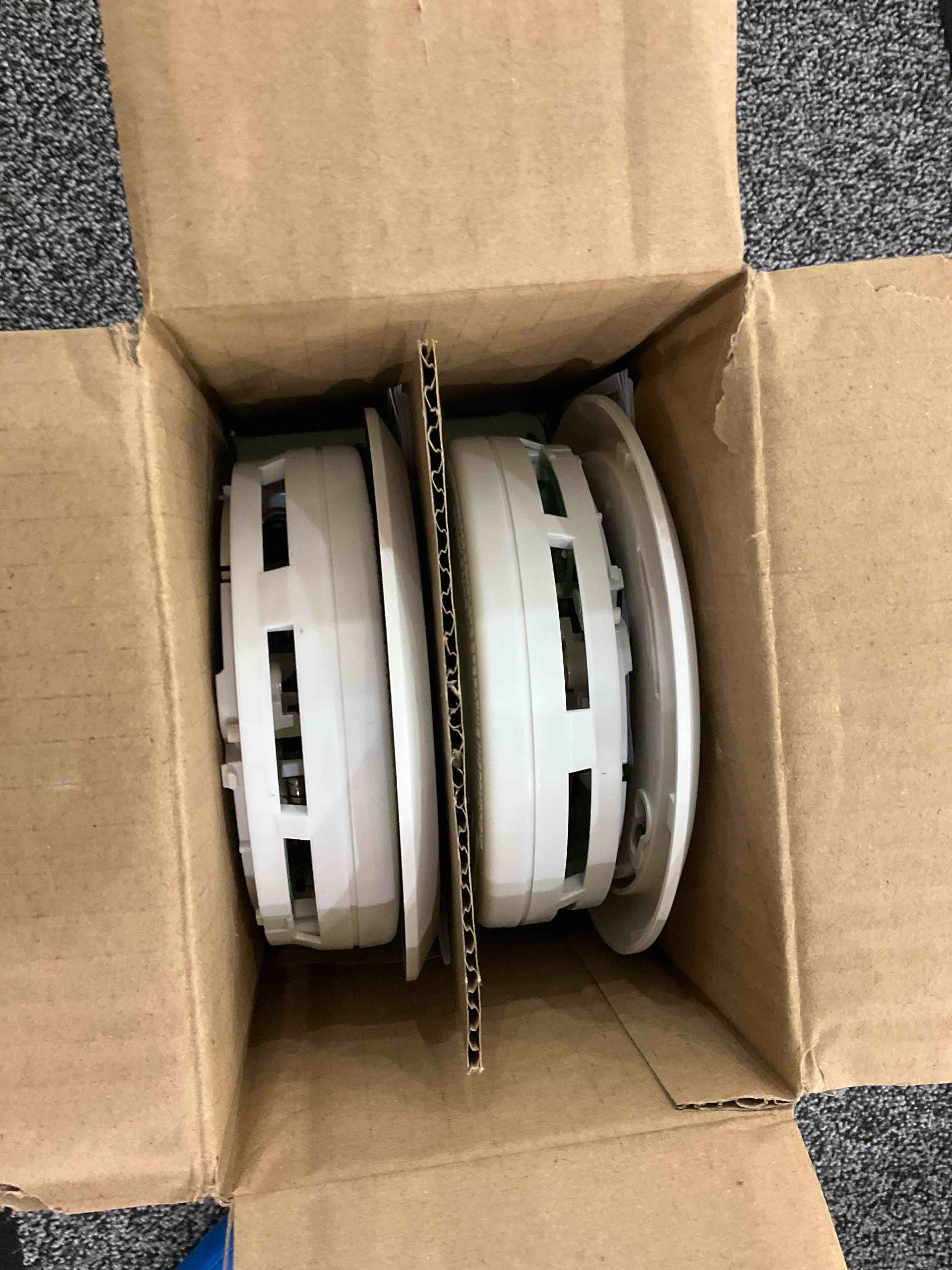 https://s3.amazonaws.com/lotting-images-prod/BargainHunt/EXS01141313_1707923808965.jpeg