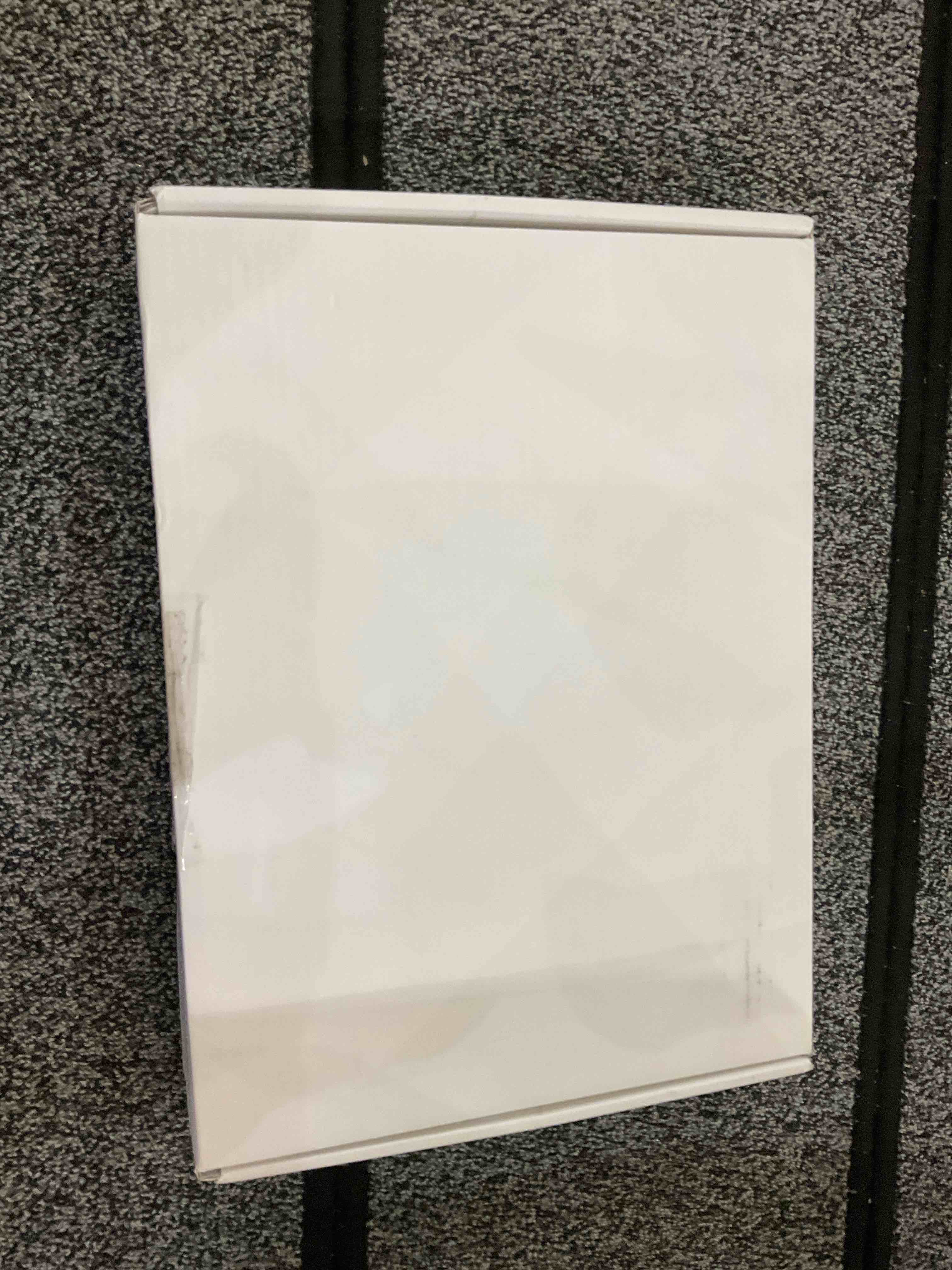 https://s3.amazonaws.com/lotting-images-prod/BargainHunt/EXS01141361_1707938827831.jpeg