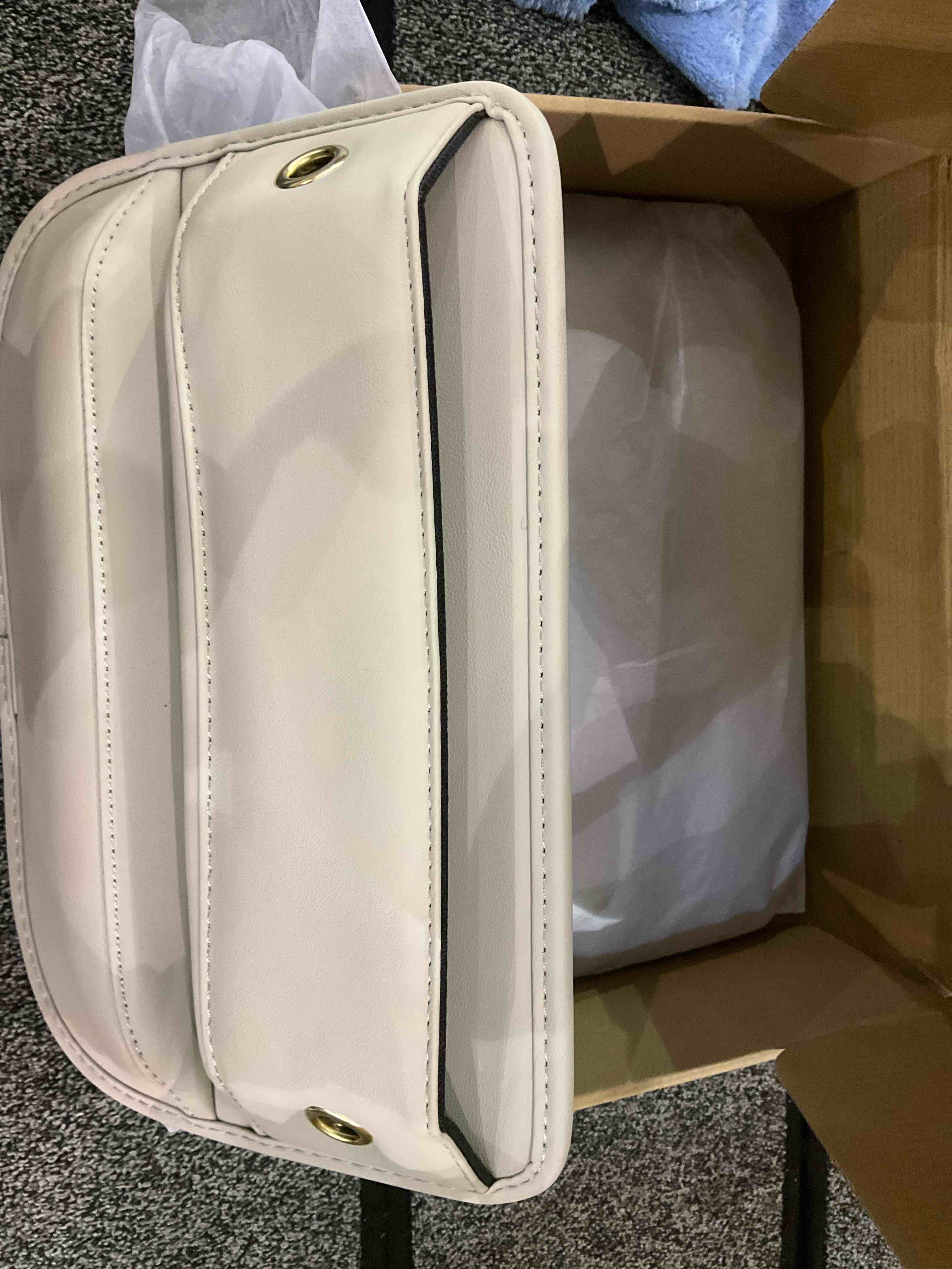 https://s3.amazonaws.com/lotting-images-prod/BargainHunt/EXS01141530_1708607928052.jpeg