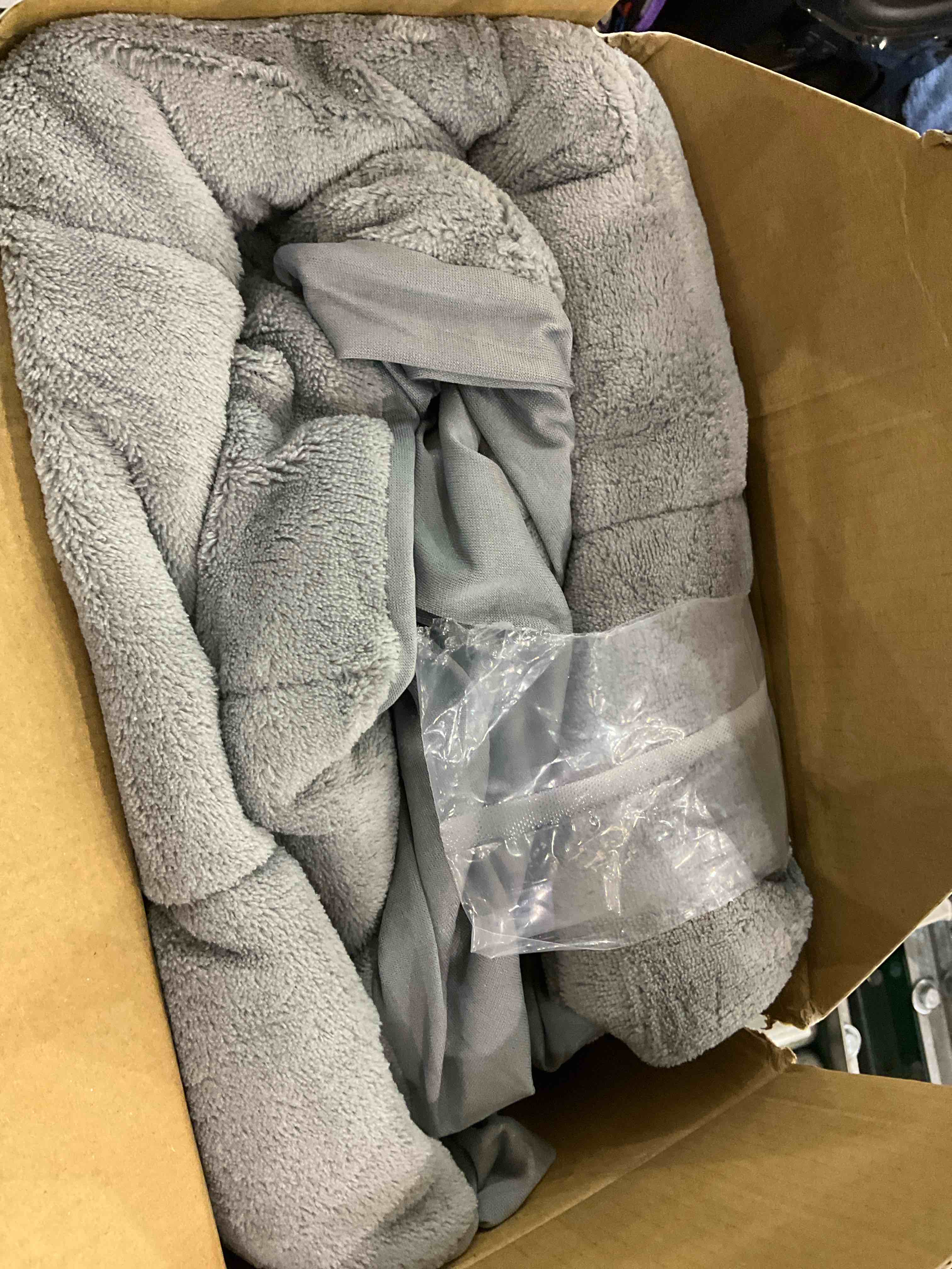 https://s3.amazonaws.com/lotting-images-prod/BargainHunt/EXS01141611_1708630363713.jpeg