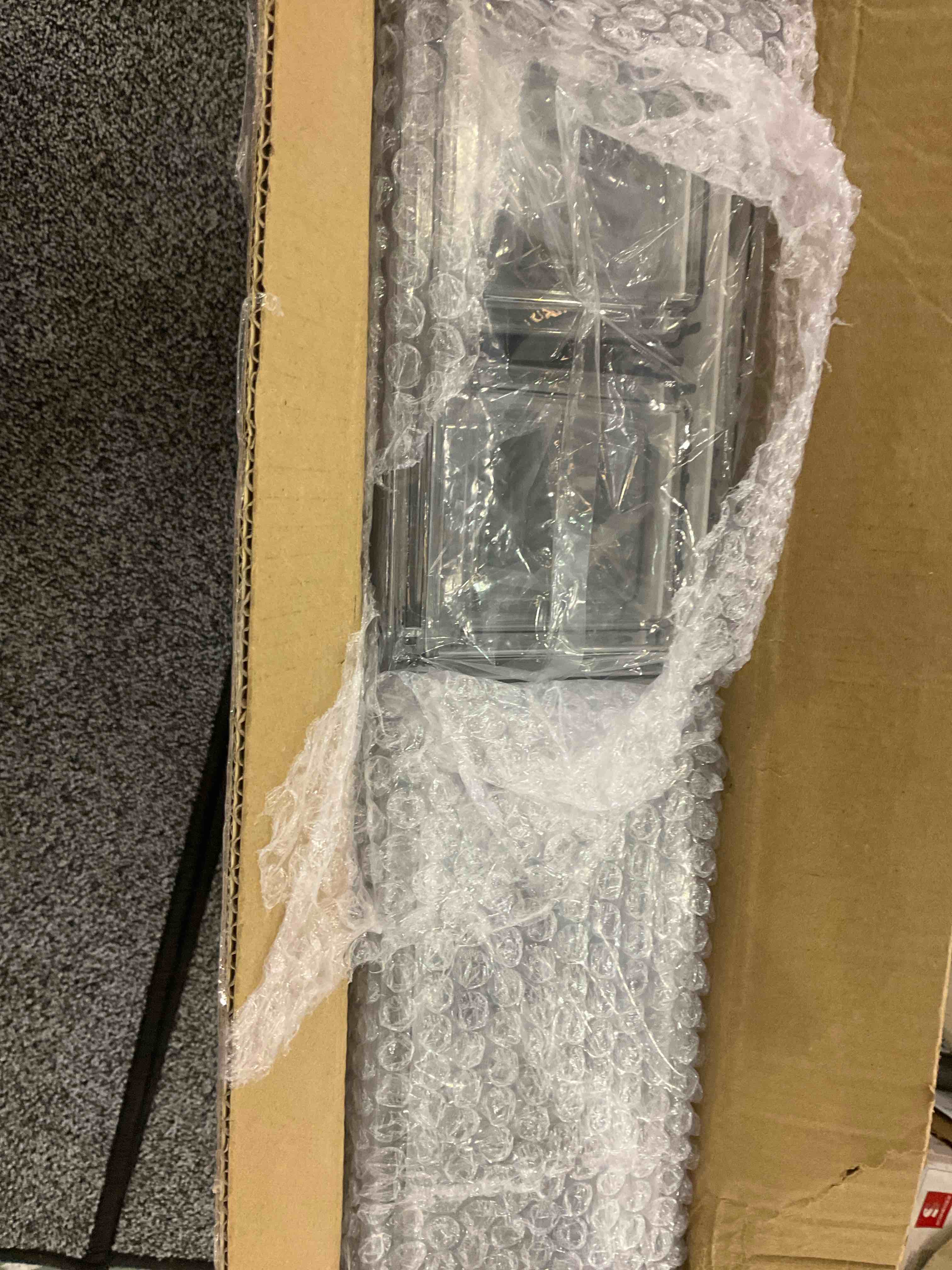 https://s3.amazonaws.com/lotting-images-prod/BargainHunt/EXS01141785_1709045022953.jpeg