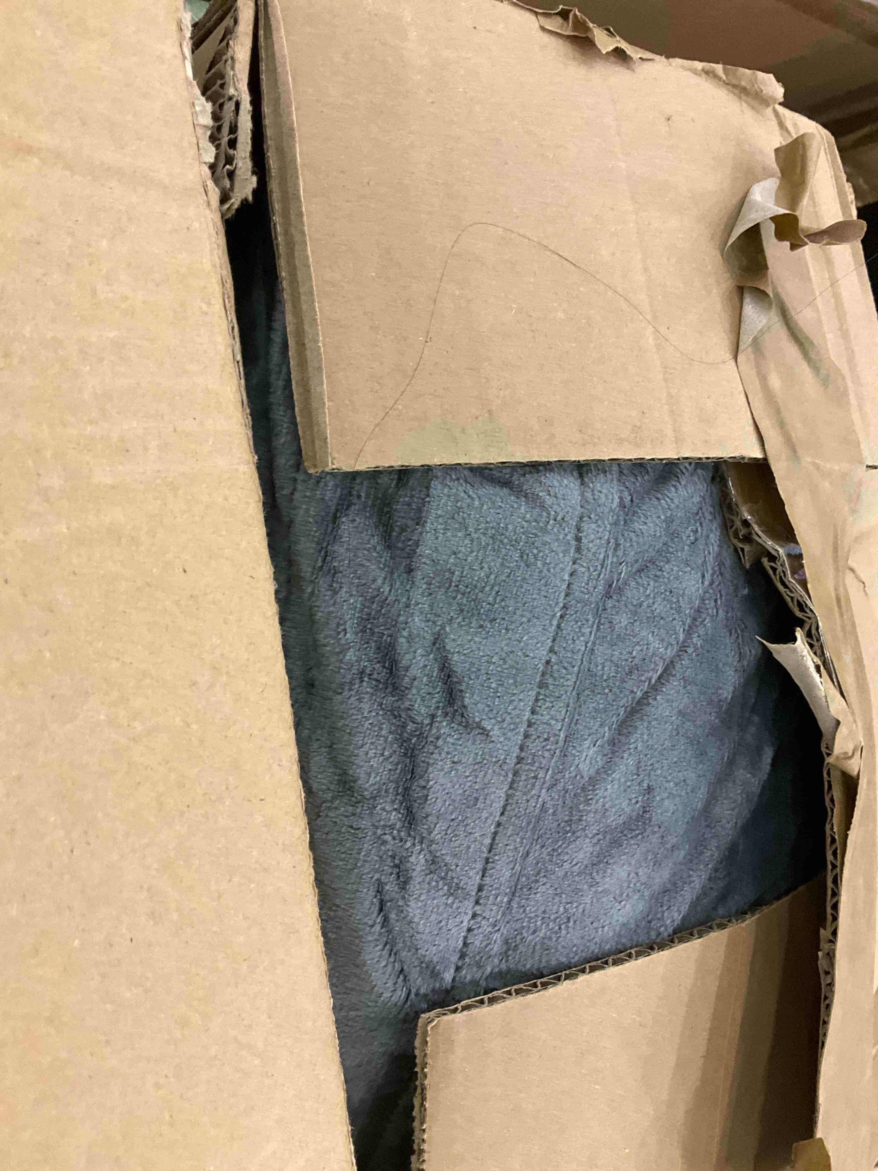 https://s3.amazonaws.com/lotting-images-prod/BargainHunt/EXS01141903_1709130946603.jpeg