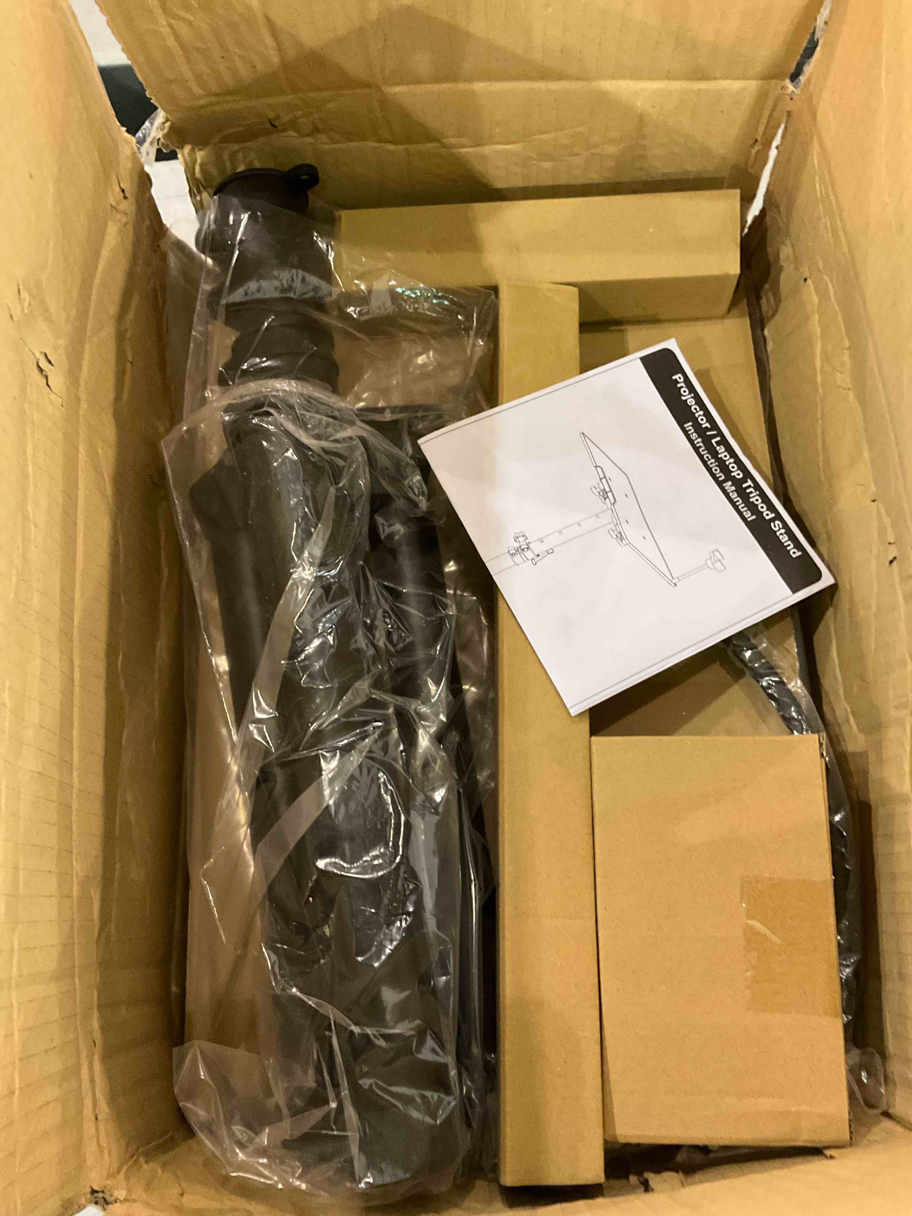 https://s3.amazonaws.com/lotting-images-prod/BargainHunt/EXS01142126_1707761246876.jpeg