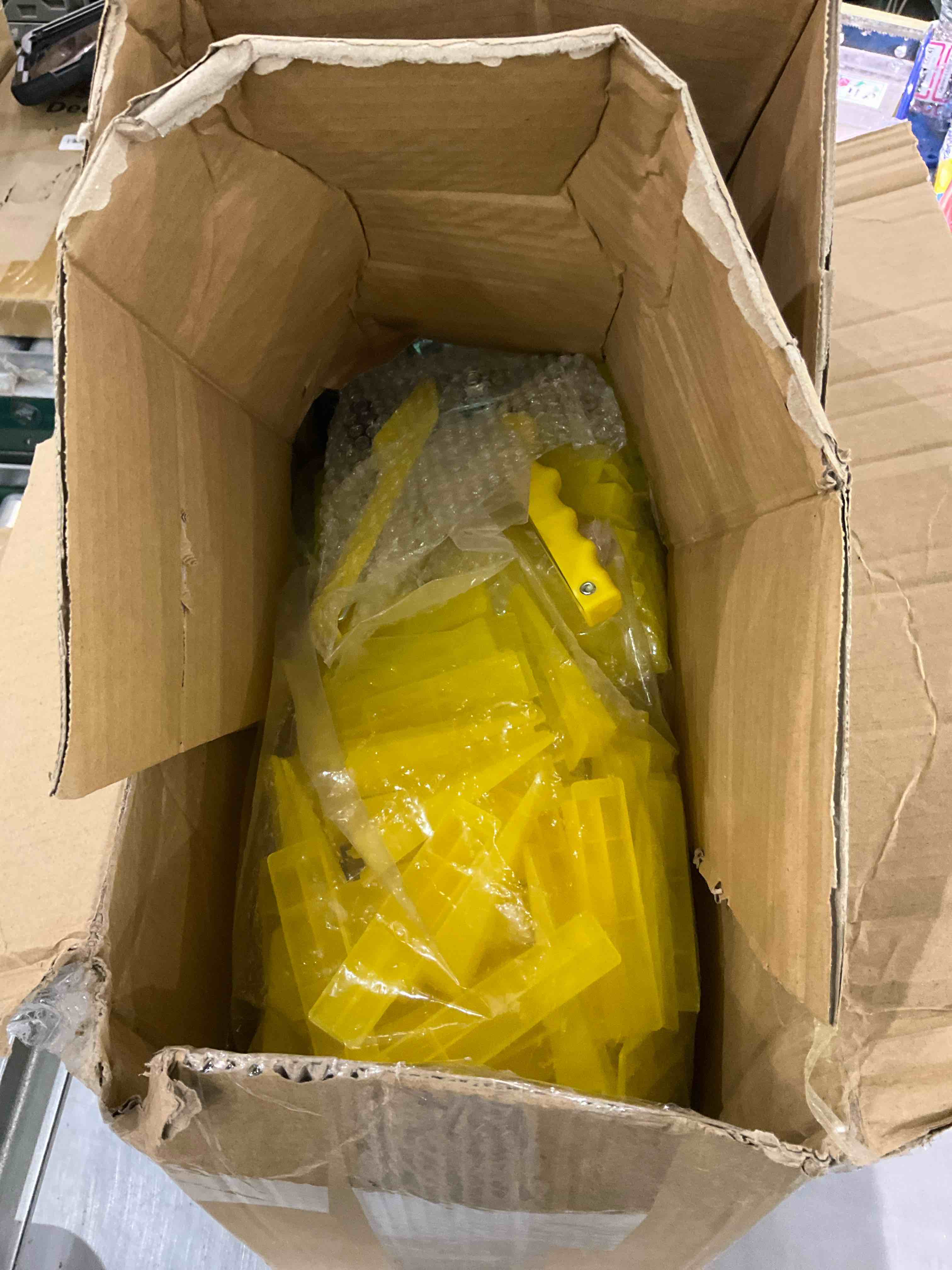 https://s3.amazonaws.com/lotting-images-prod/BargainHunt/EXS01142136_1707762166451.jpeg