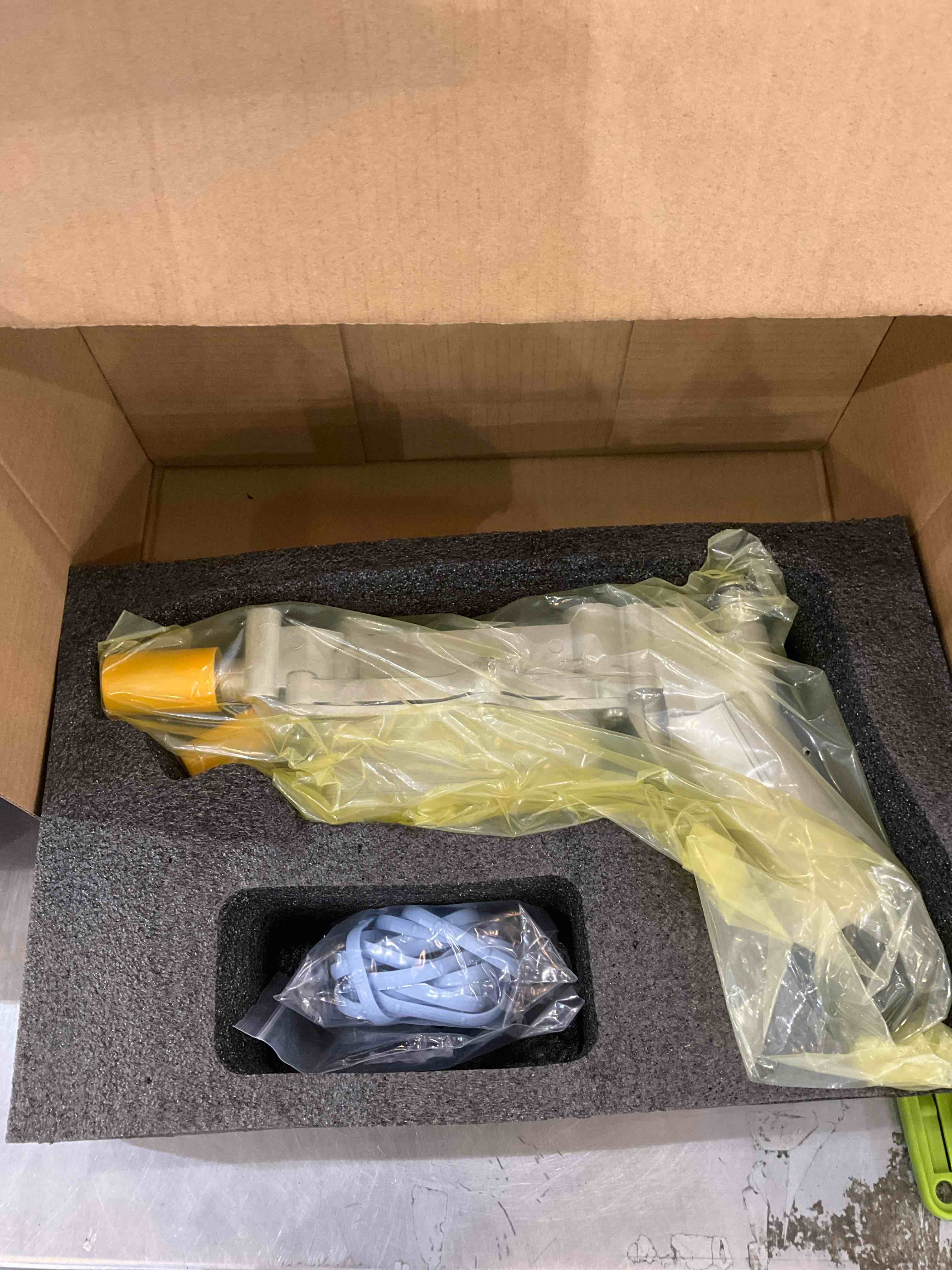https://s3.amazonaws.com/lotting-images-prod/BargainHunt/EXS01142348_1707855239755.jpeg