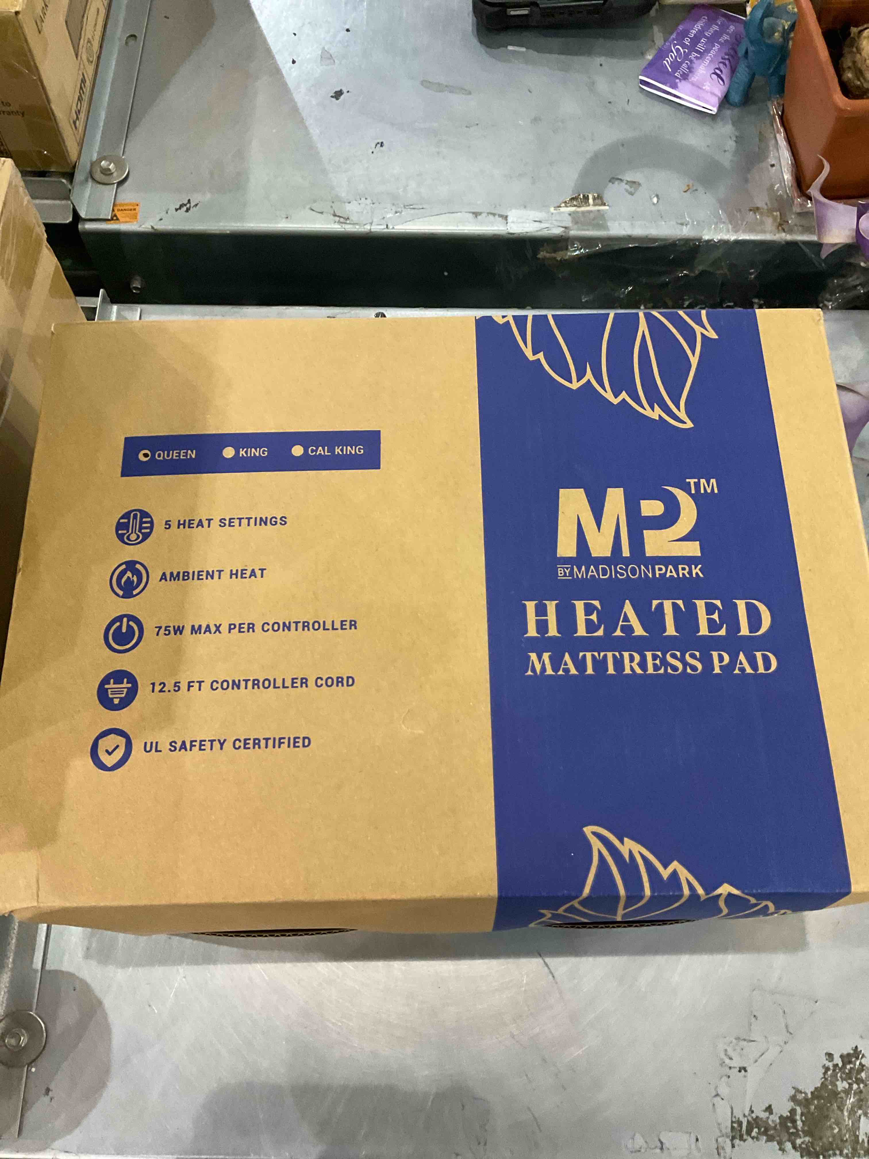 https://s3.amazonaws.com/lotting-images-prod/BargainHunt/EXS01142350_1707912816549.jpeg