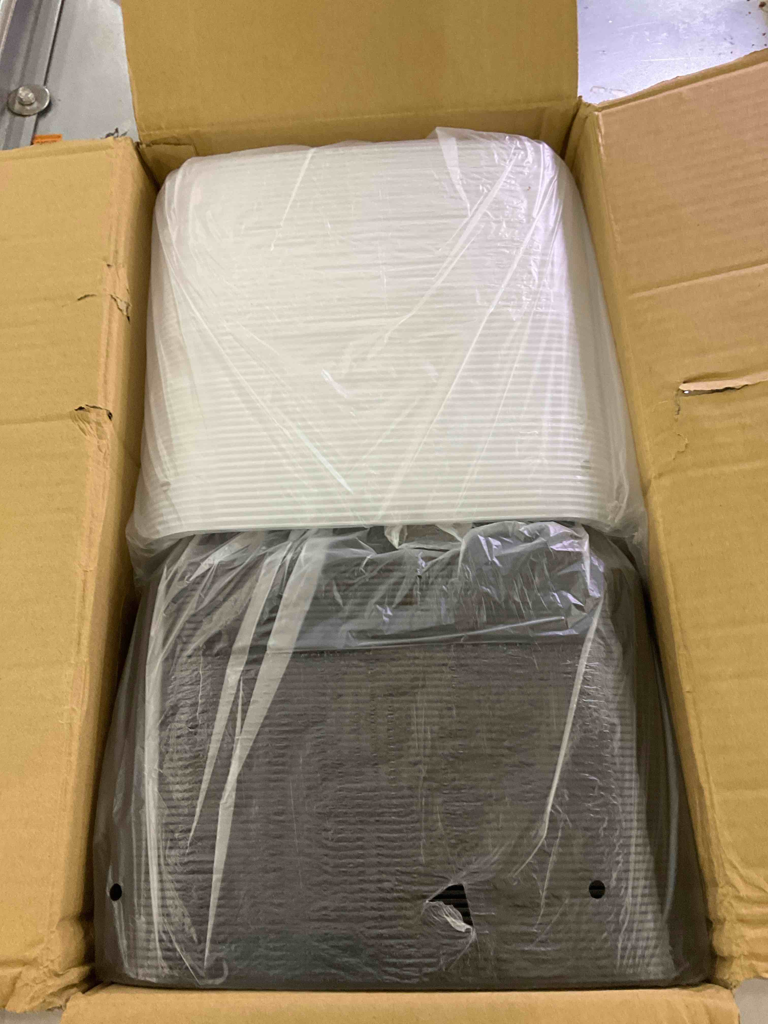 https://s3.amazonaws.com/lotting-images-prod/BargainHunt/EXS01142425_1707922452122.jpeg